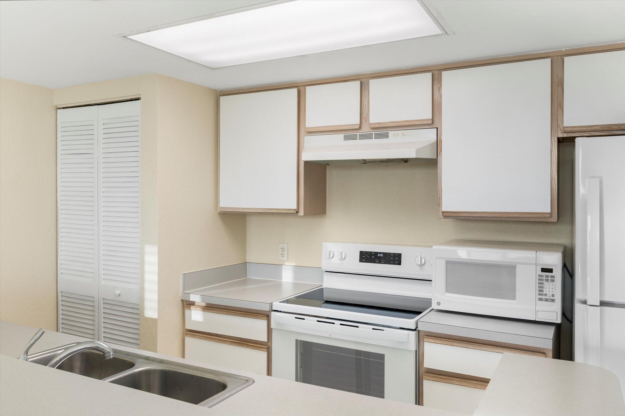 3635 Seaside Drive, 314 Property Photo 6