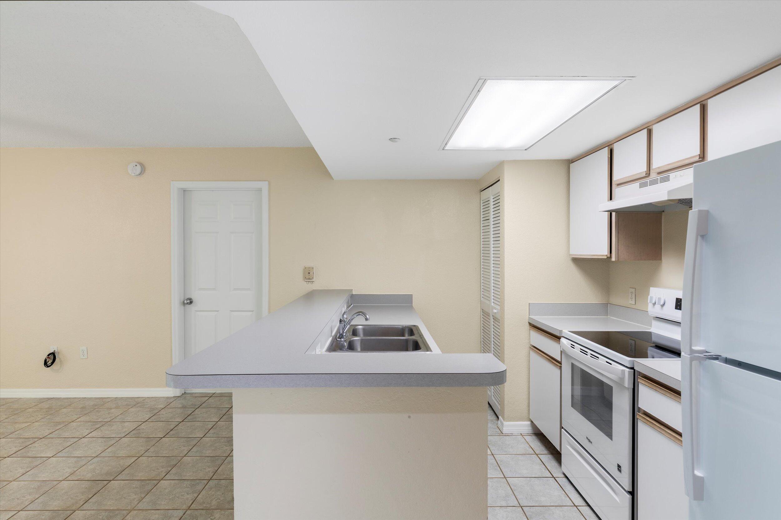 3635 Seaside Drive, 314 Property Photo 10