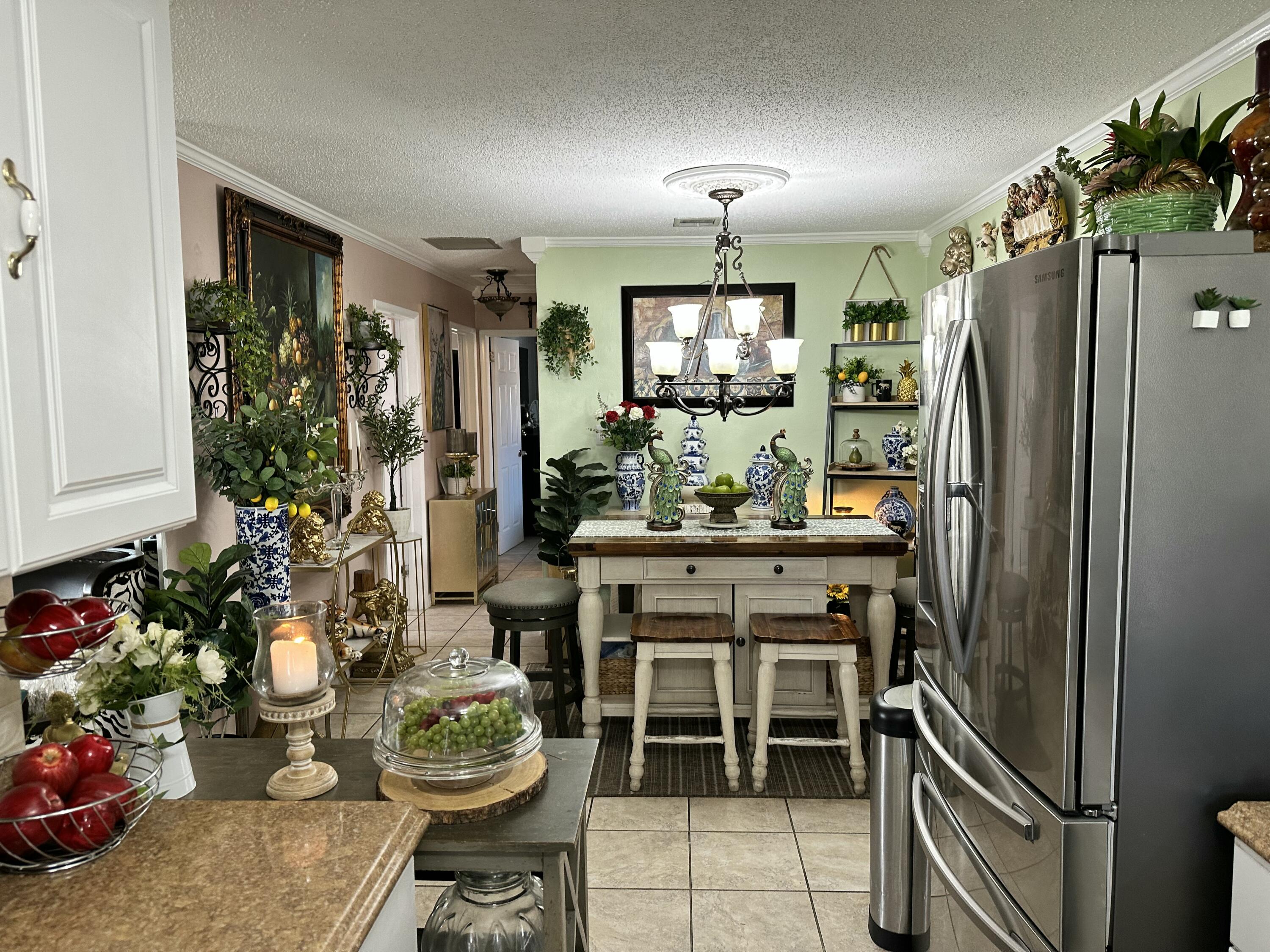 2922 Flagler Avenue Property Photo 4