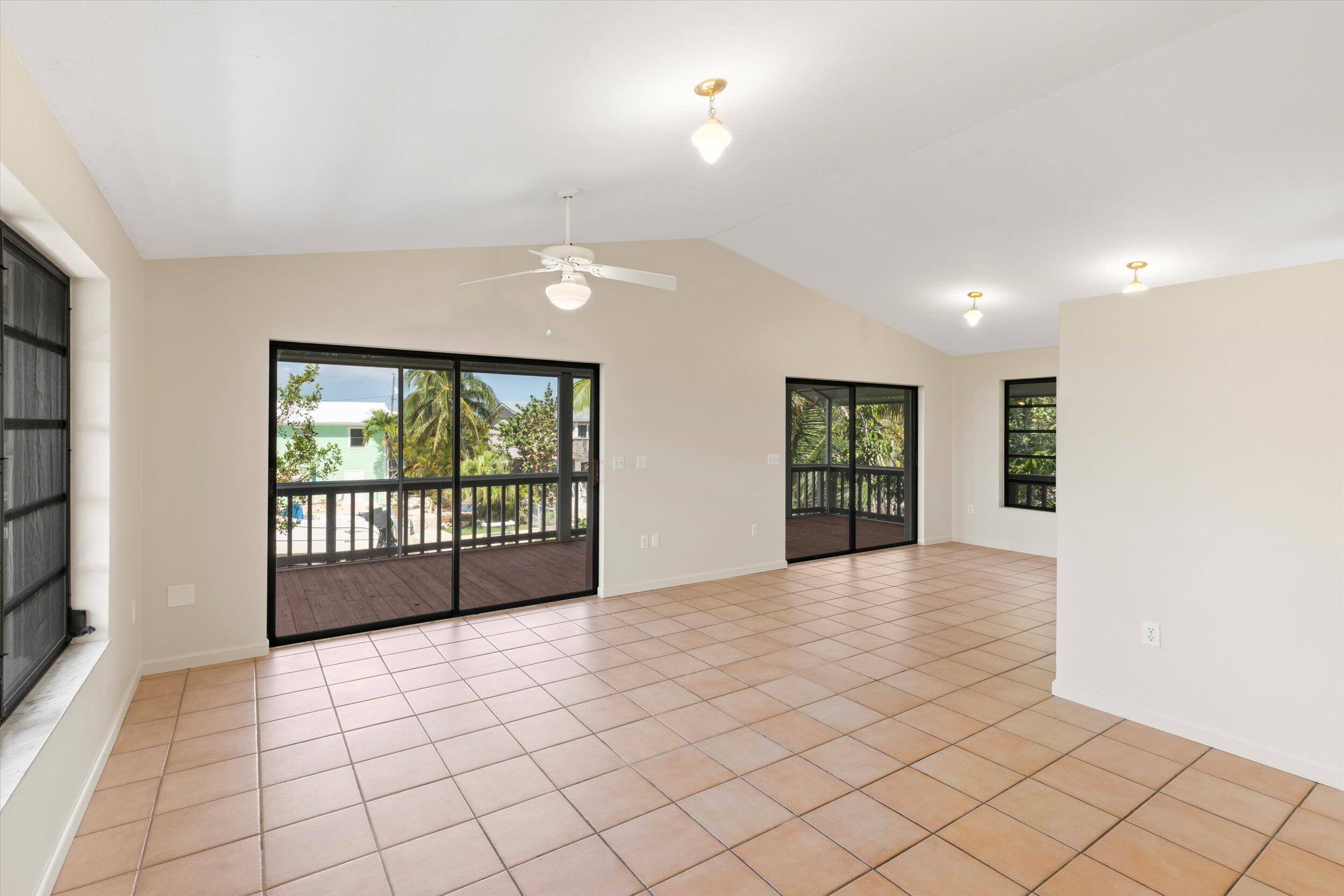 3714 Pine Street Property Photo 6