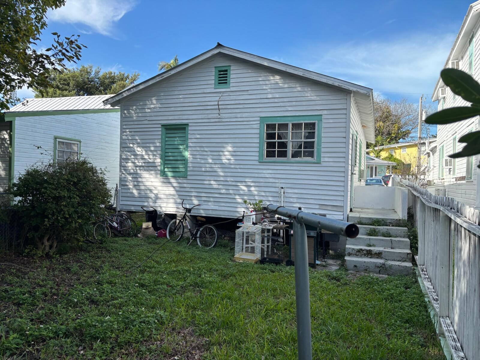 719 Elizabeth Street Property Photo 3
