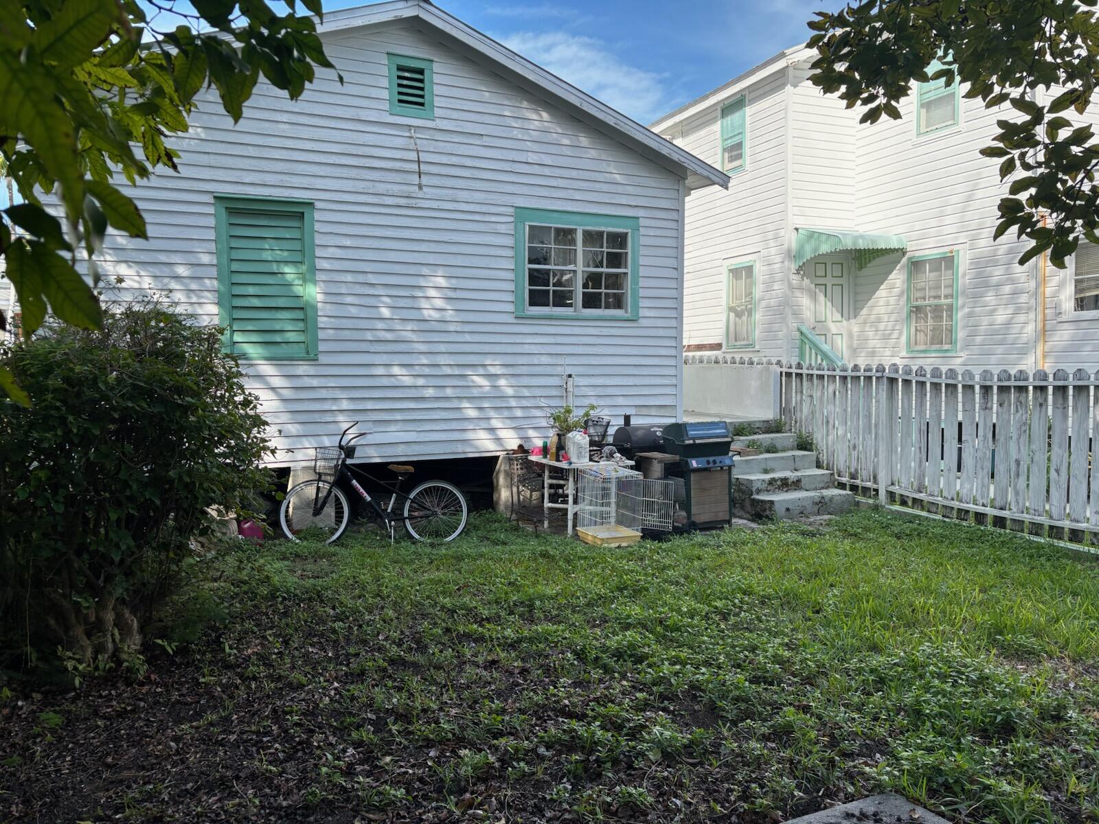 719 Elizabeth Street Property Photo 4