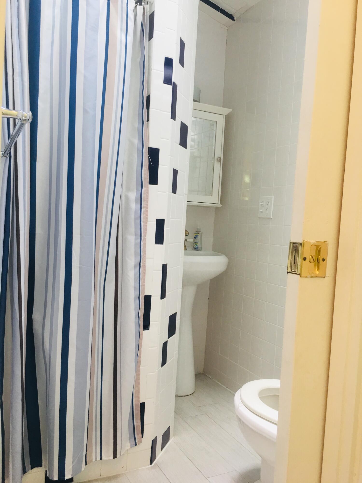810 Pearl Street, B Property Photo 9