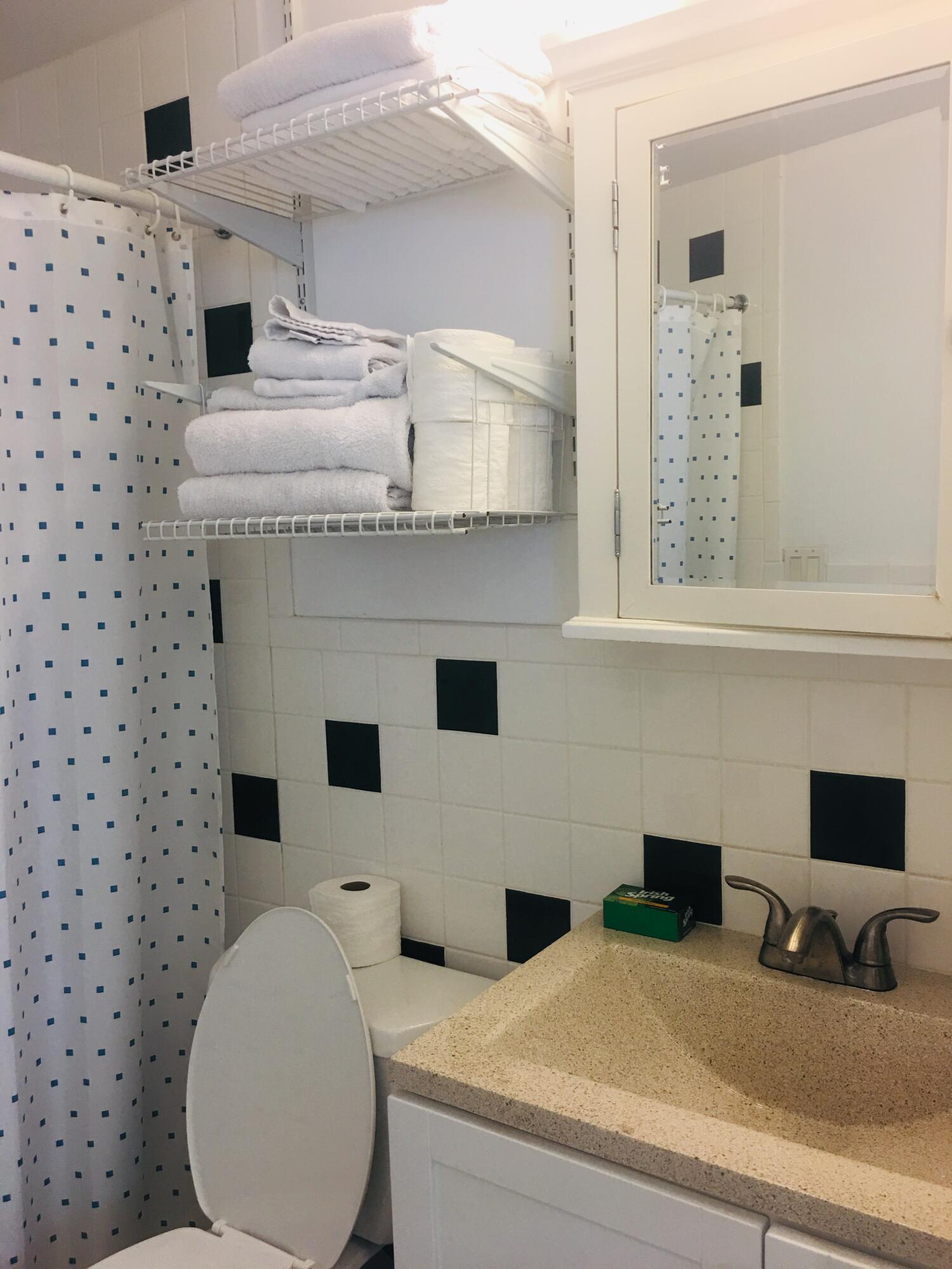 810 Pearl Street, B Property Photo 14