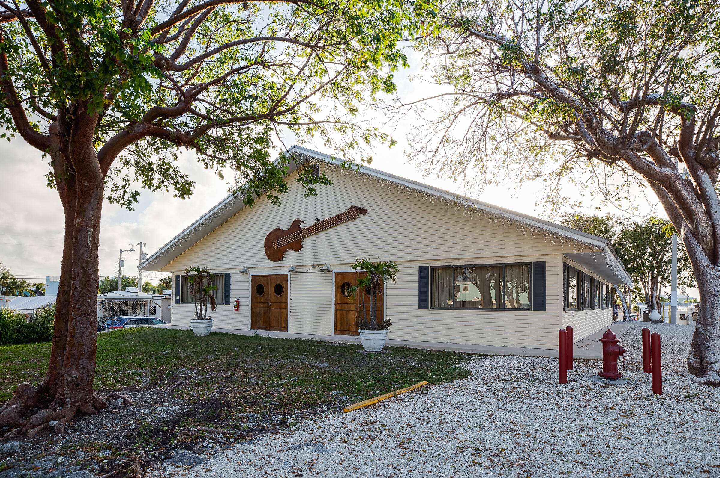 325 Calusa Street, 426 Property Photo 6