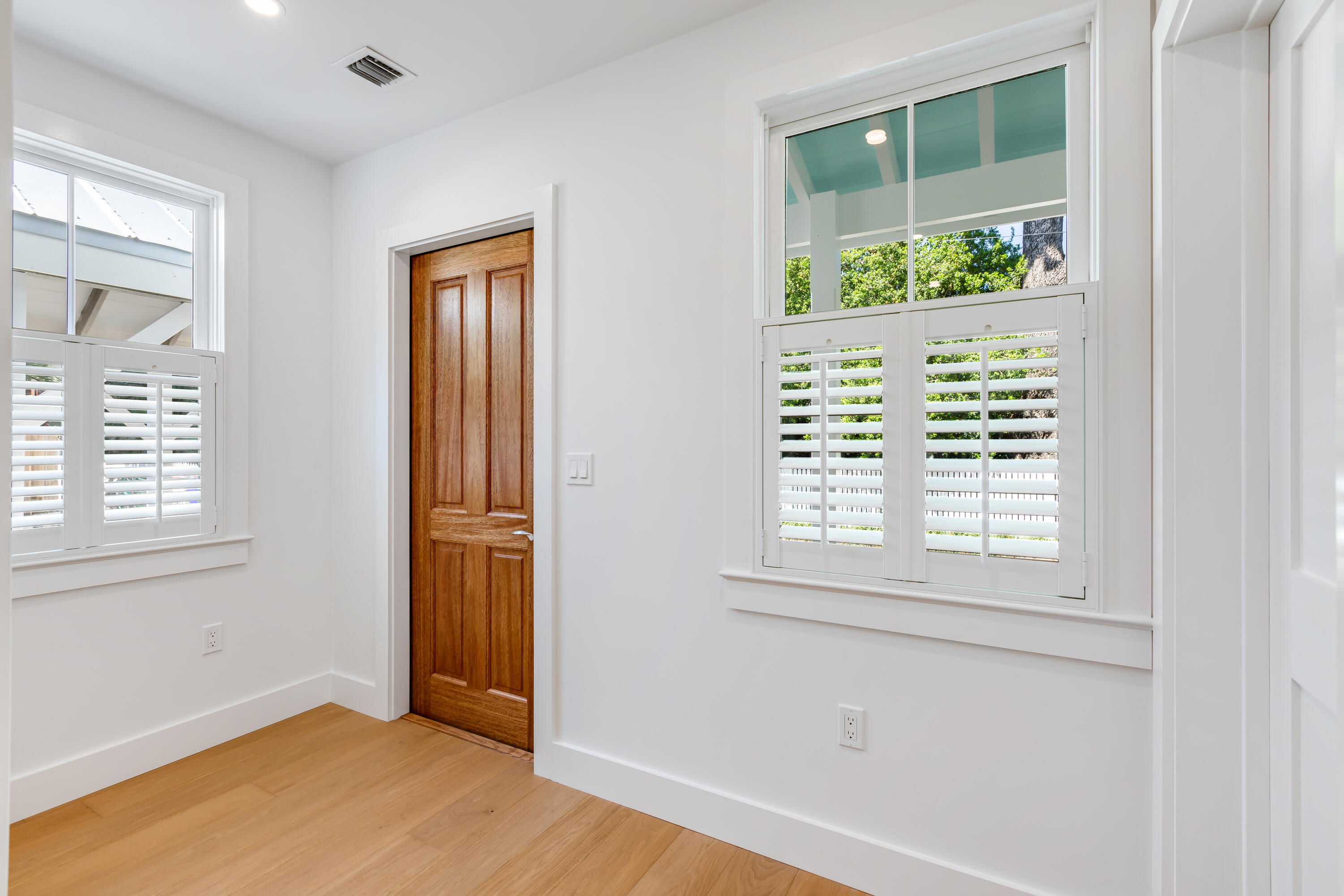 913 Watson Street Property Photo 7