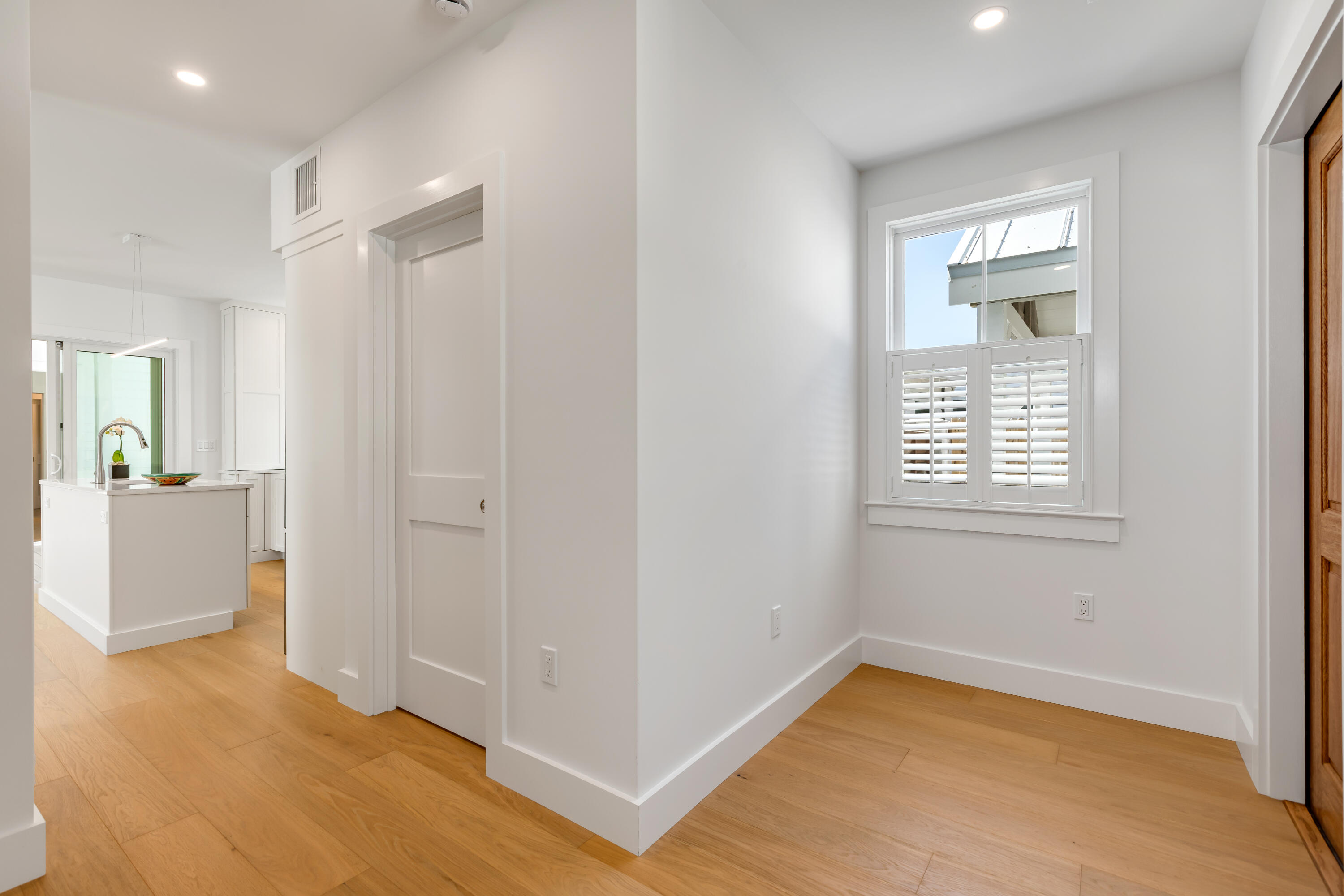 913 Watson Street Property Photo 10