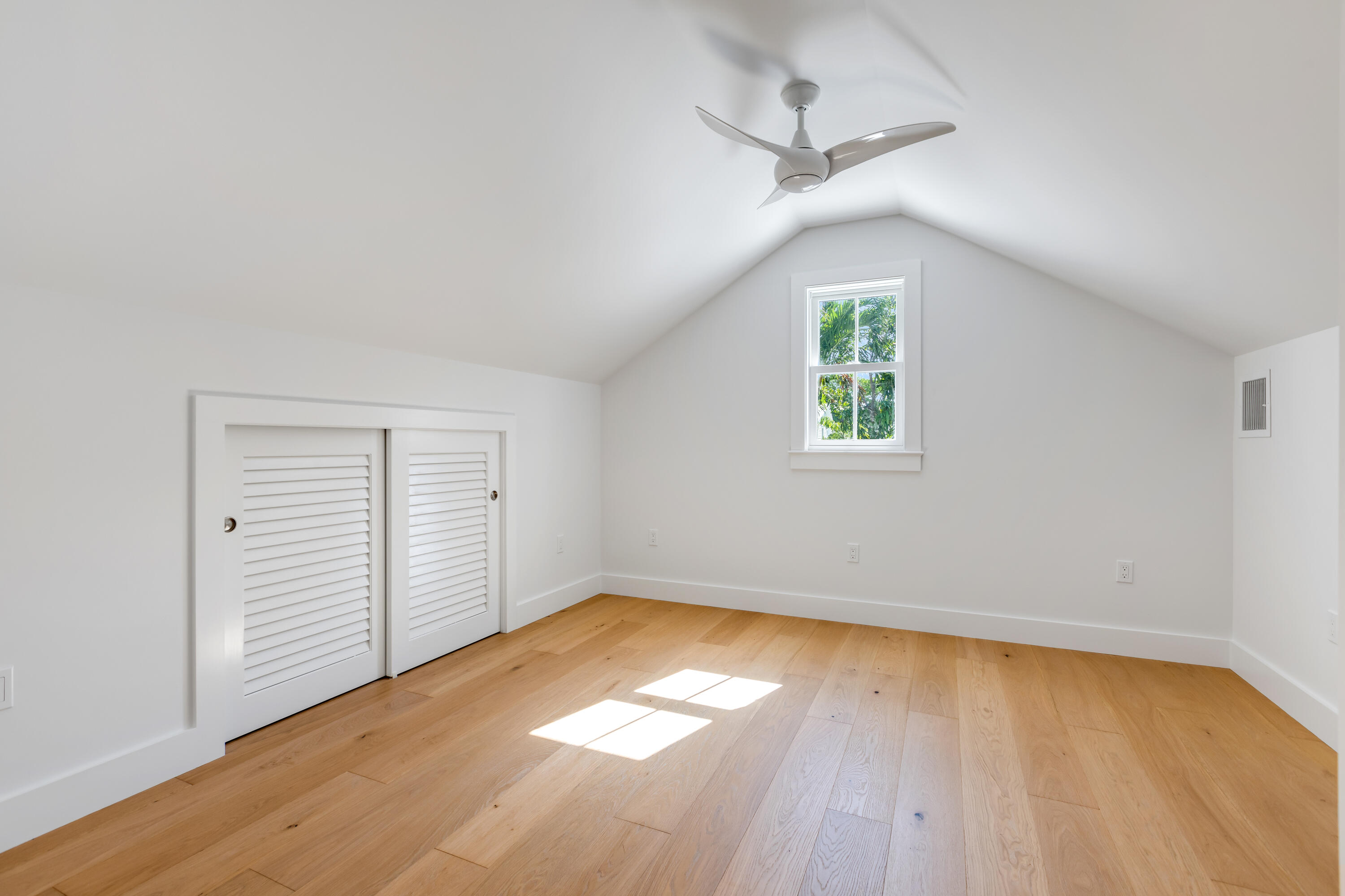 913 Watson Street Property Photo 28
