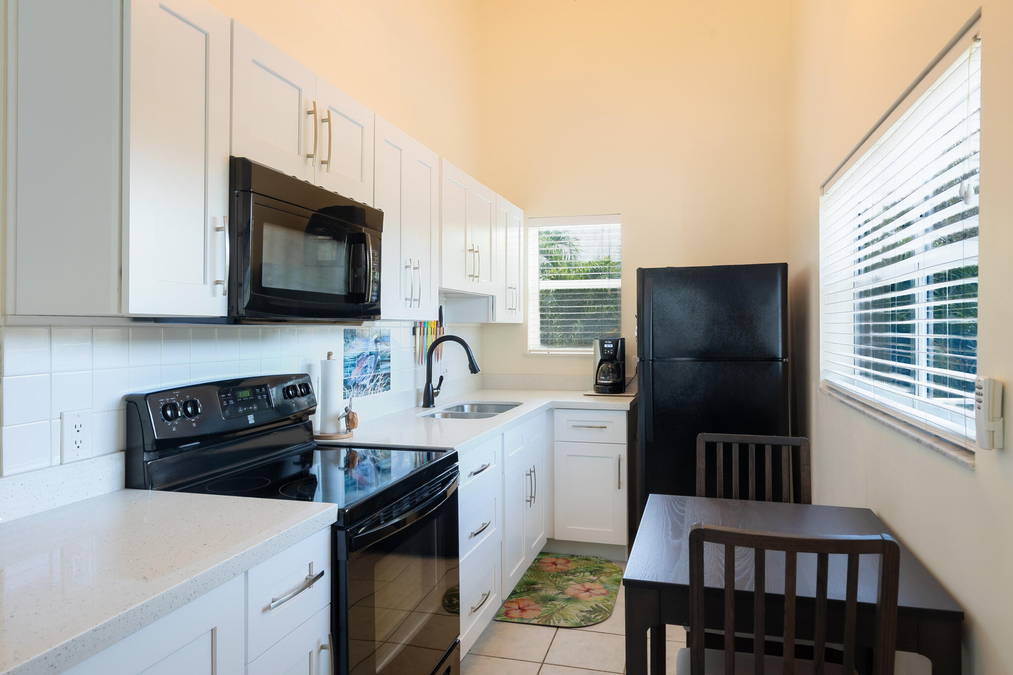 4 W Kyle Way Property Photo 7
