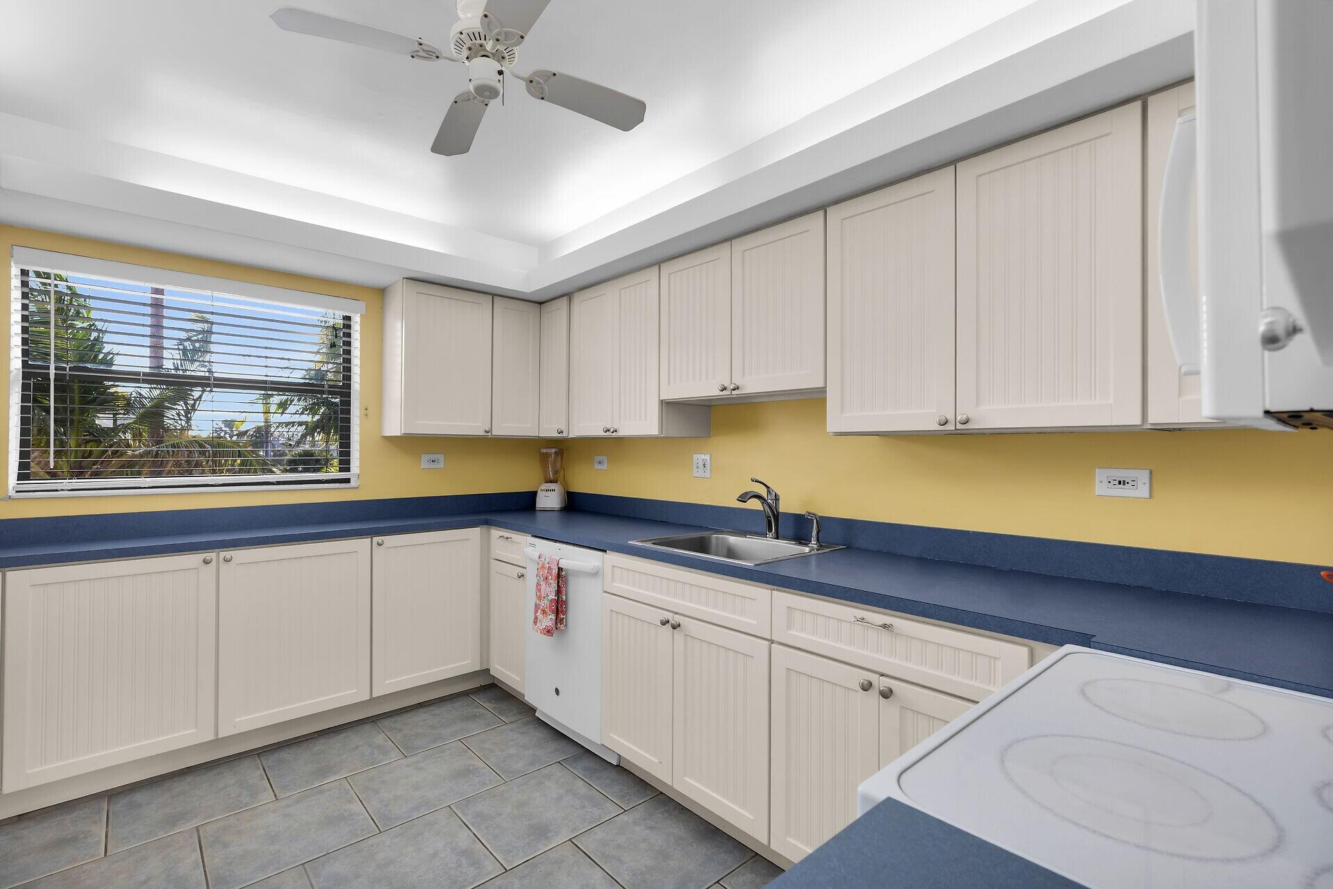 601 W Ocean Drive, 410 Property Photo 14