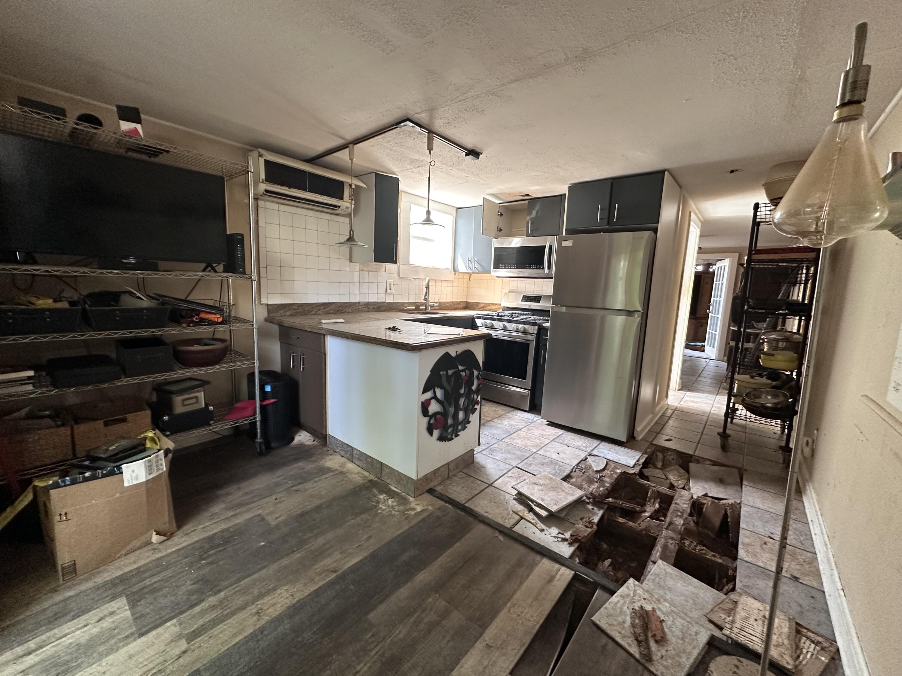 1014 Varela Street, 3 Property Photo 3