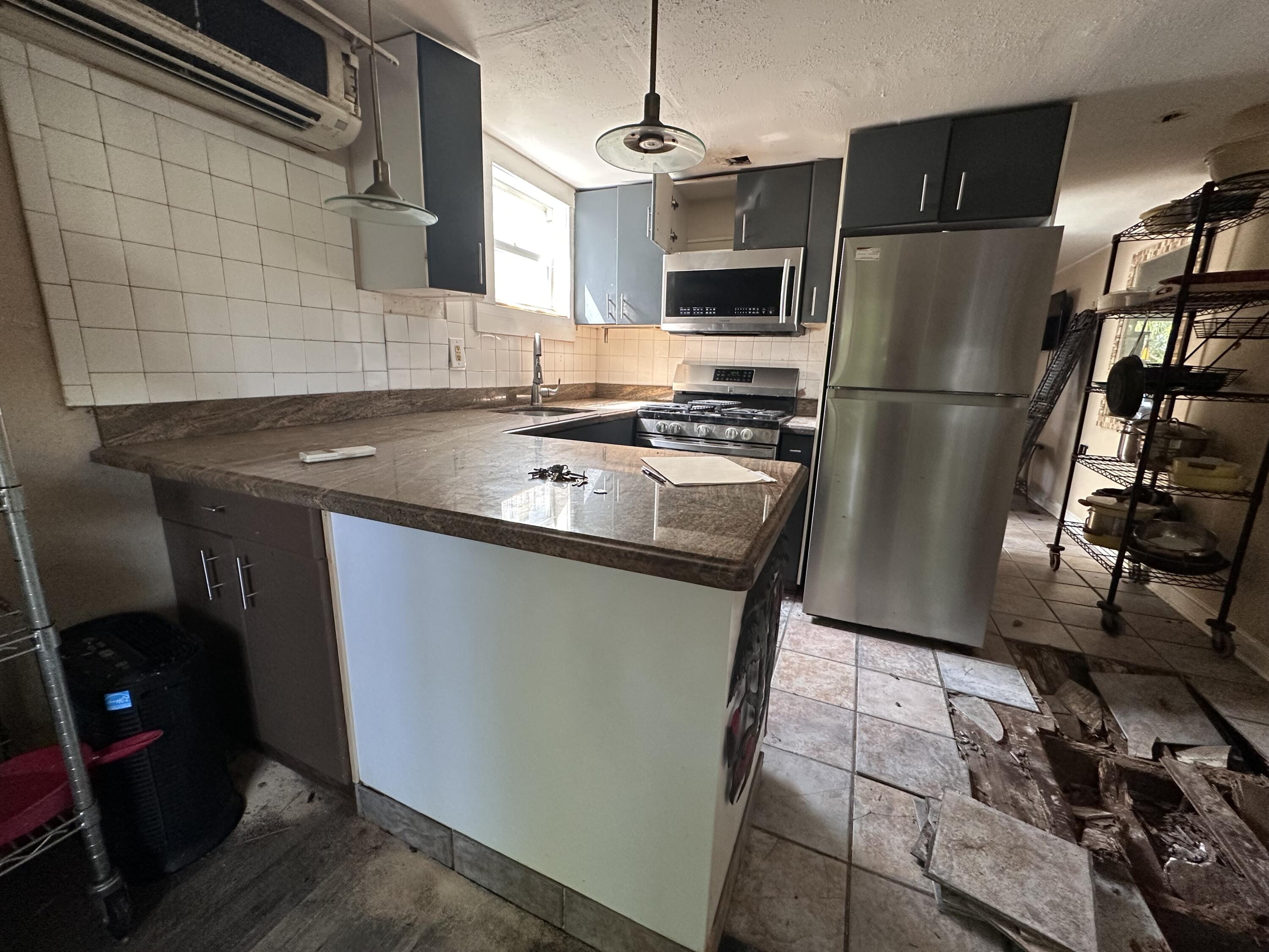 1014 Varela Street, 3 Property Photo 5
