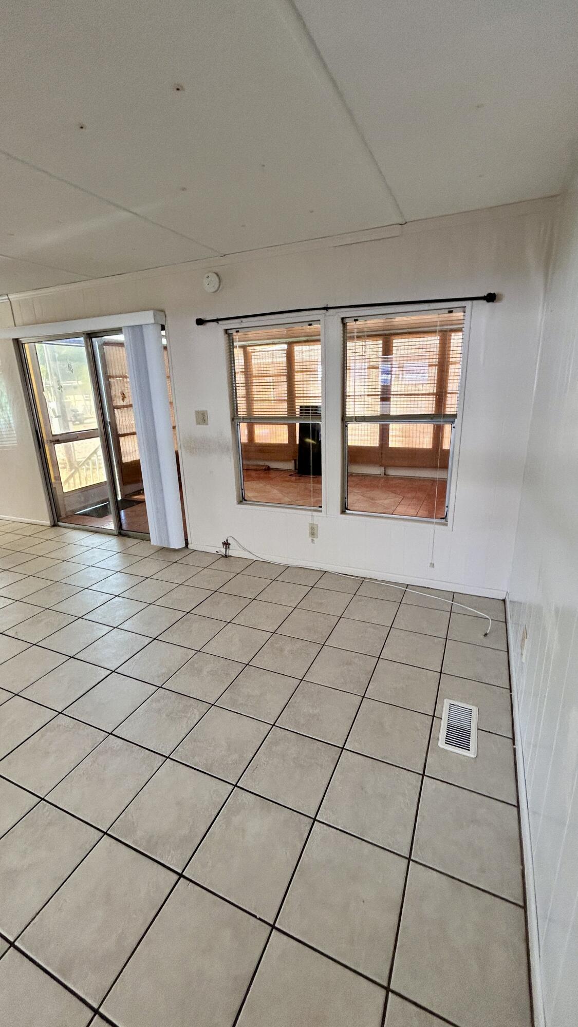 707 N Emerald Drive Property Photo 14
