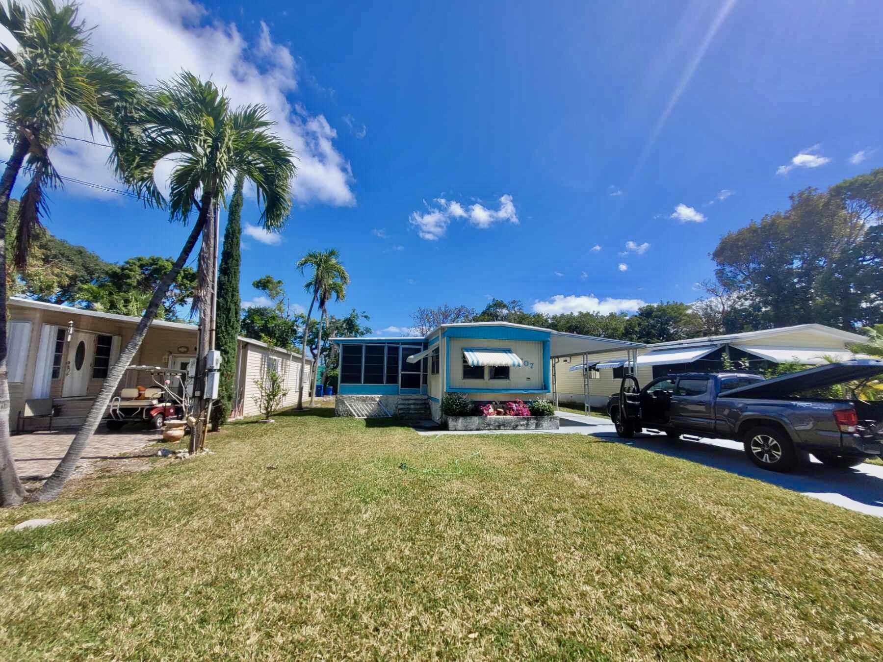 707 N Emerald Drive Property Photo 3