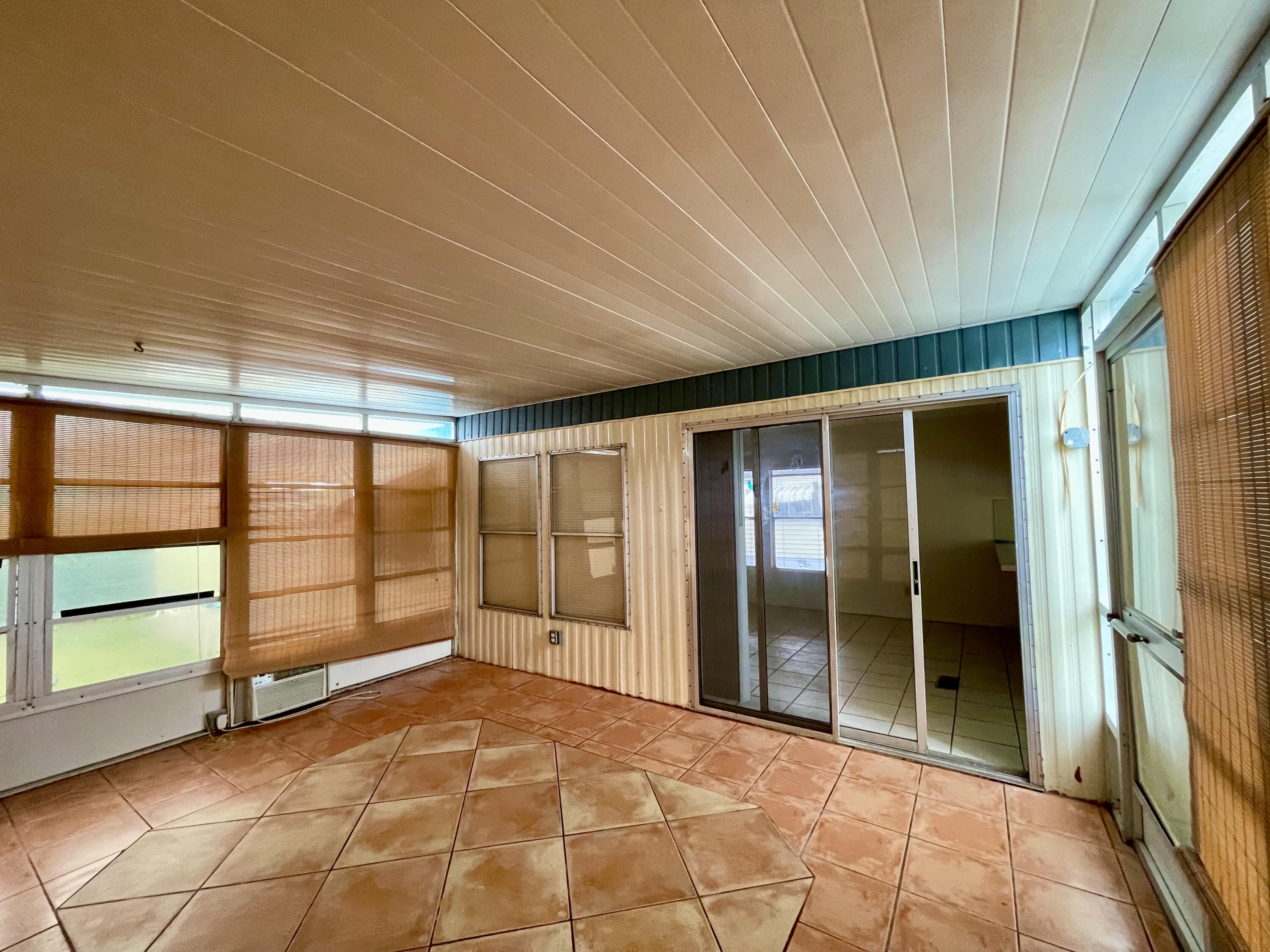 707 N Emerald Drive Property Photo 17