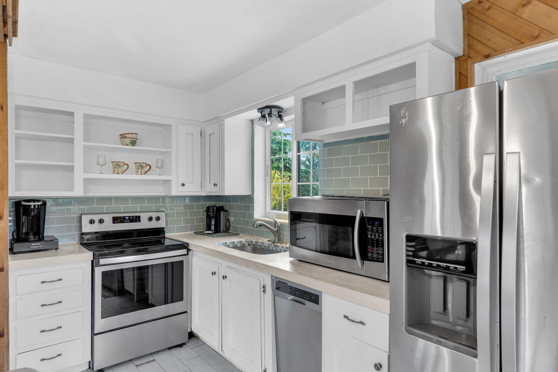 148 Pointview Road Property Photo 11
