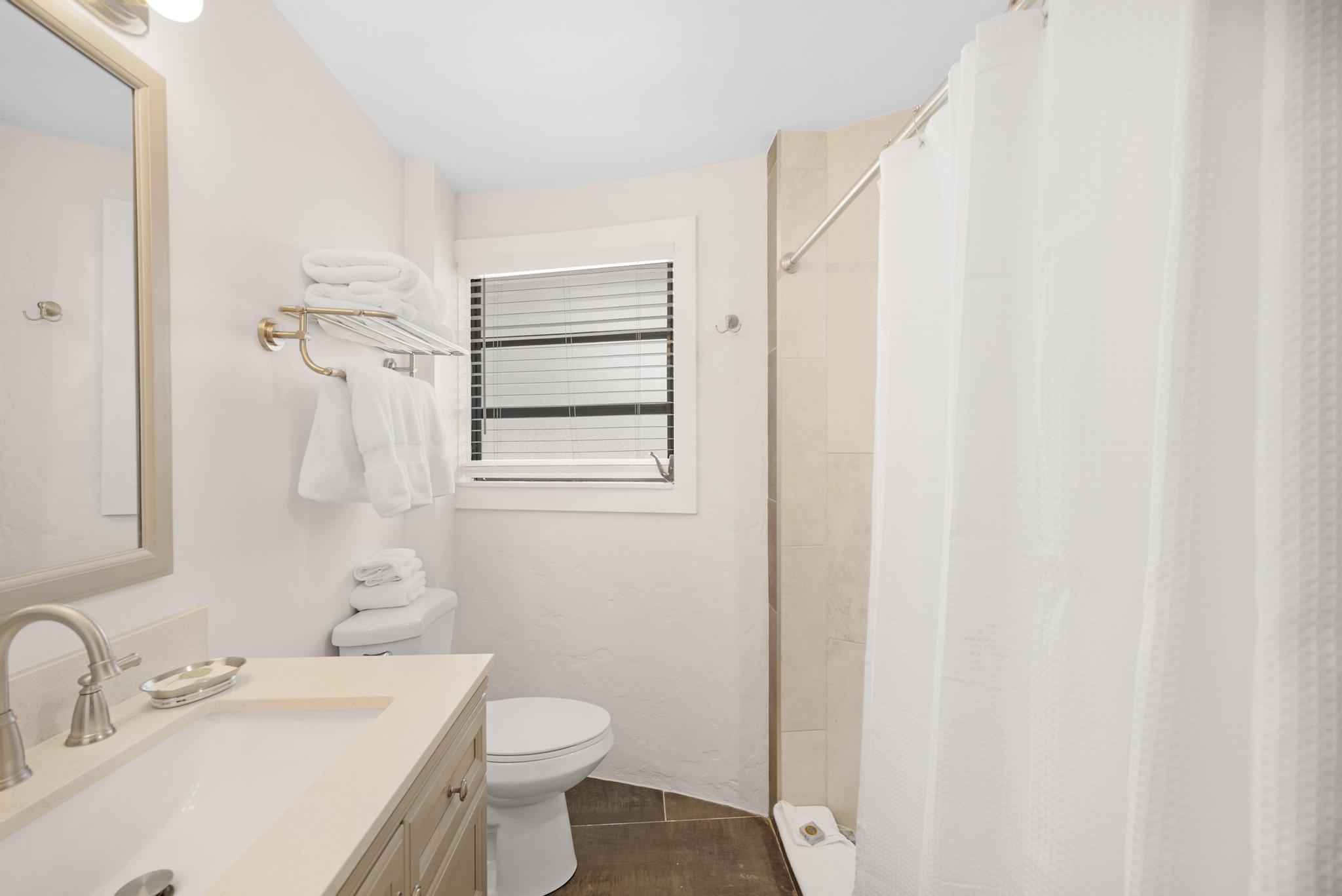 190 & 192 Harborview Drive Property Photo 27