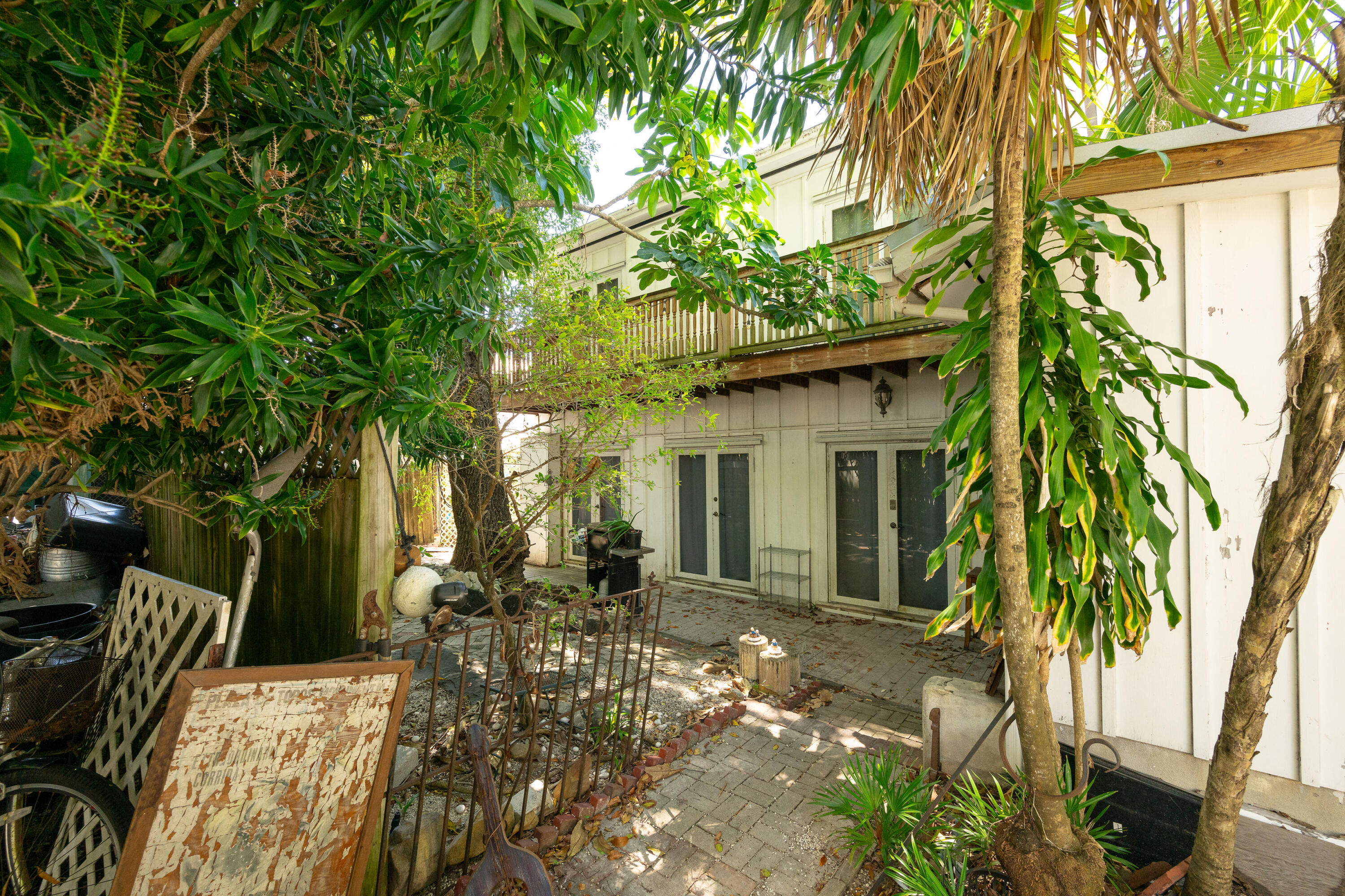 611 Simonton Street Property Photo 23