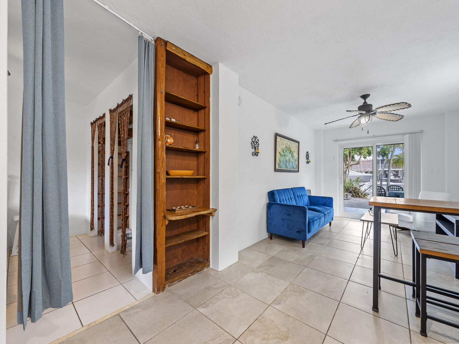 208 S Coconut Palm Boulevard Property Photo 1
