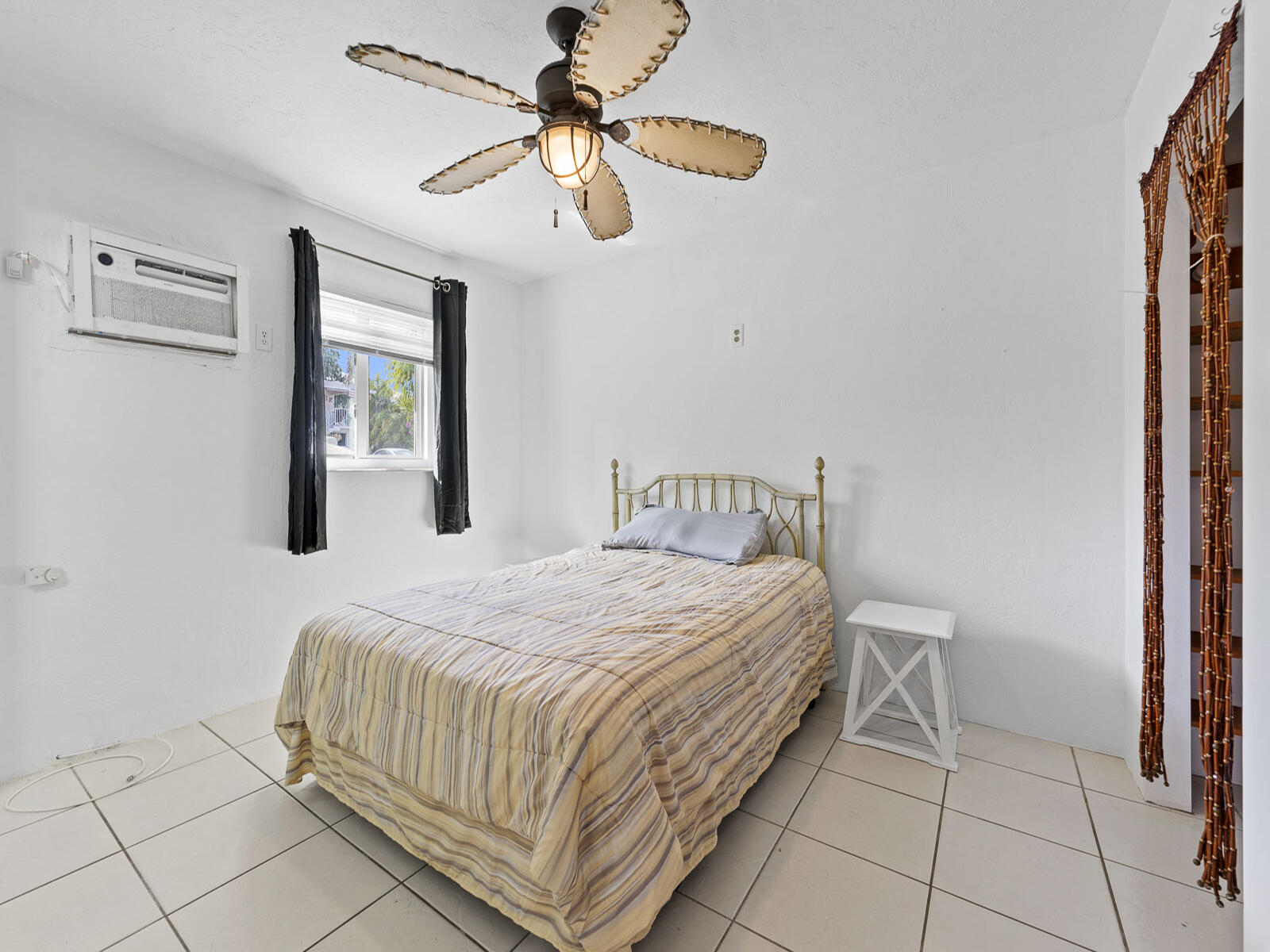 208 S Coconut Palm Boulevard Property Photo 2