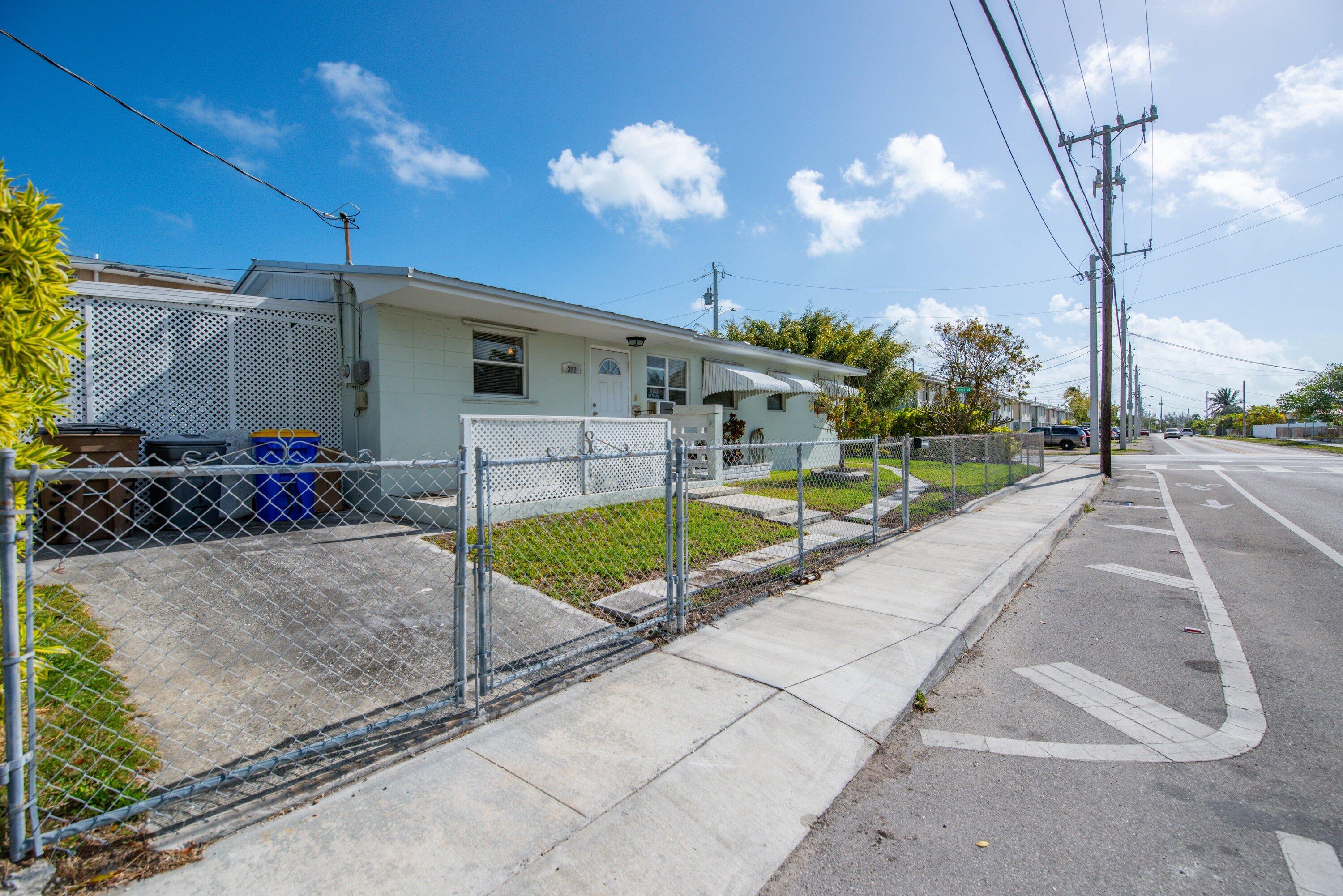 317 Cross Street Property Photo 4