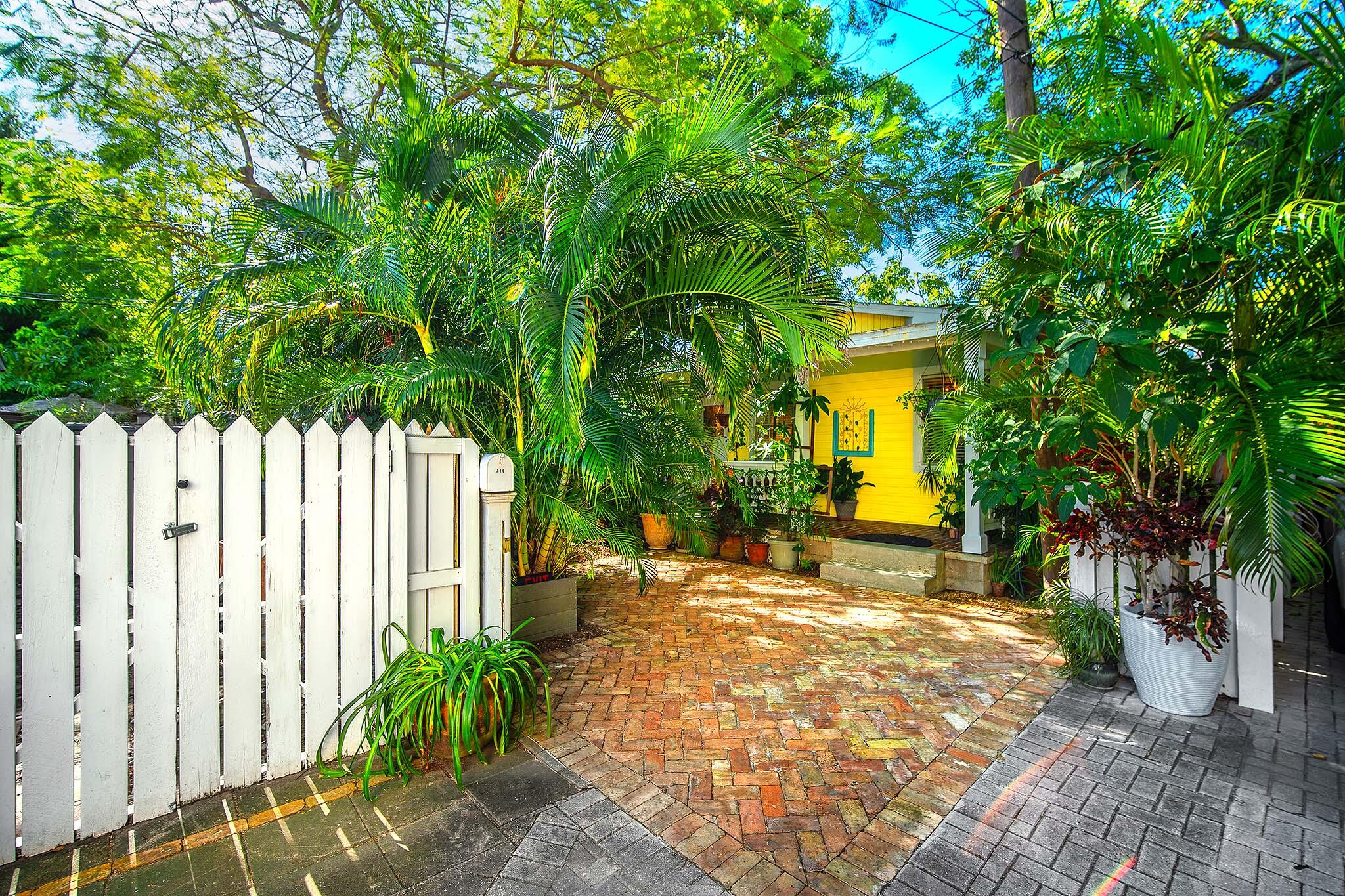 716 Elizabeth Street, Rear Property Photo 6