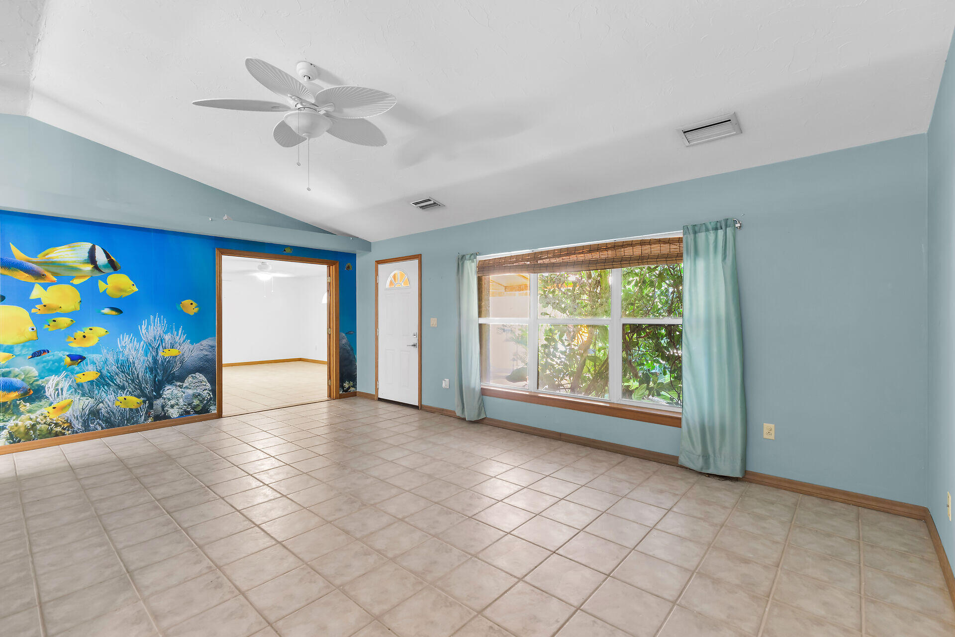115 N Bahama Drive Property Photo 5