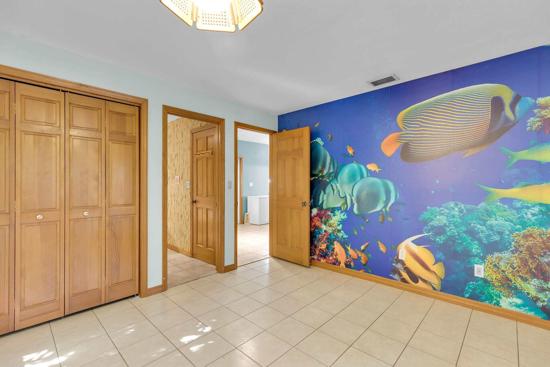 115 N Bahama Drive Property Photo 17