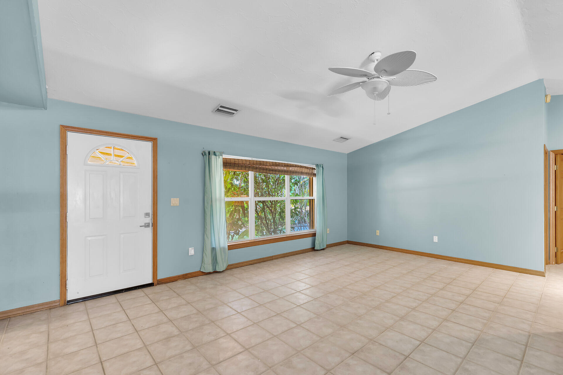 115 N Bahama Drive Property Photo 19