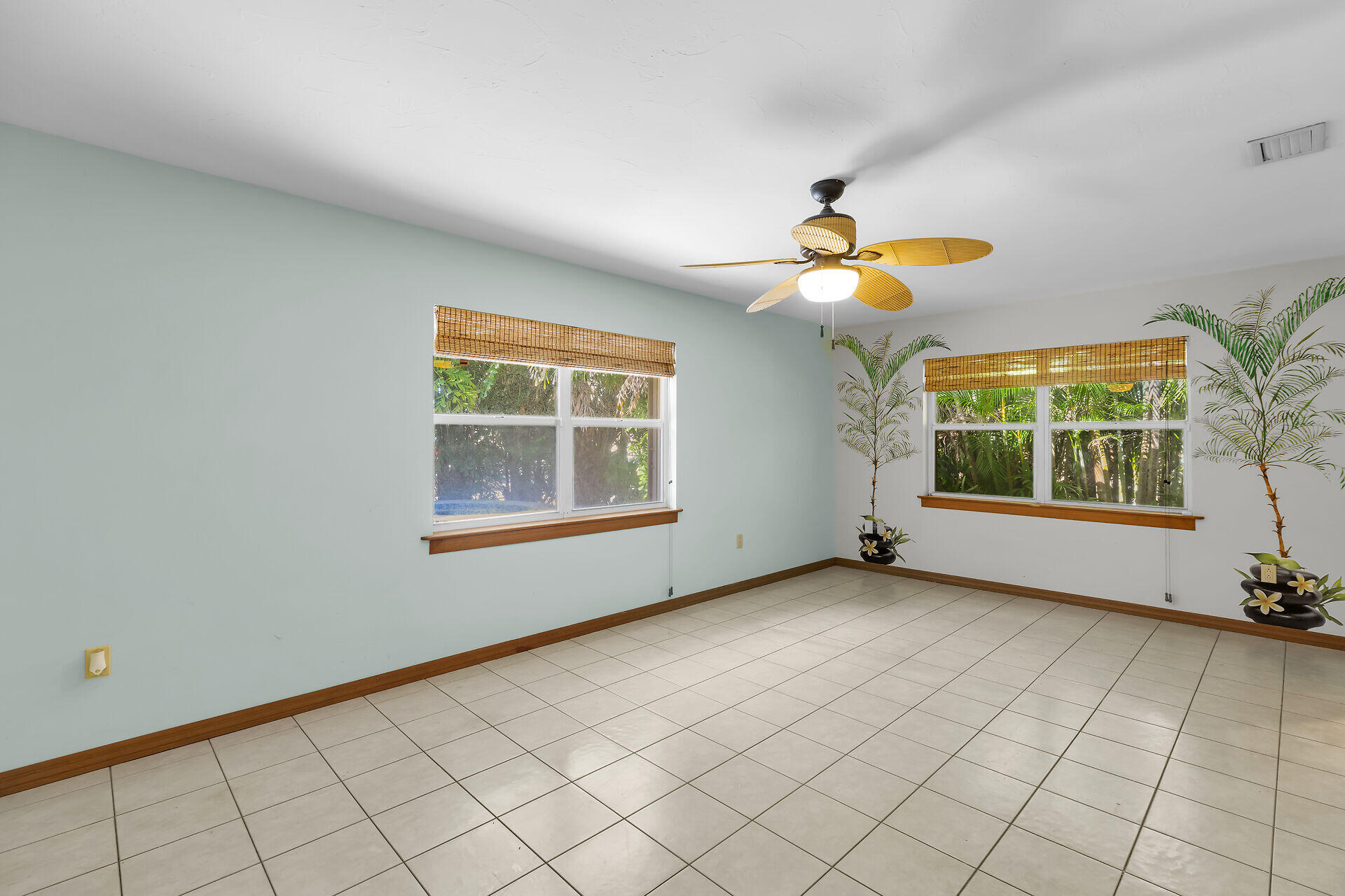 115 N Bahama Drive Property Photo 21