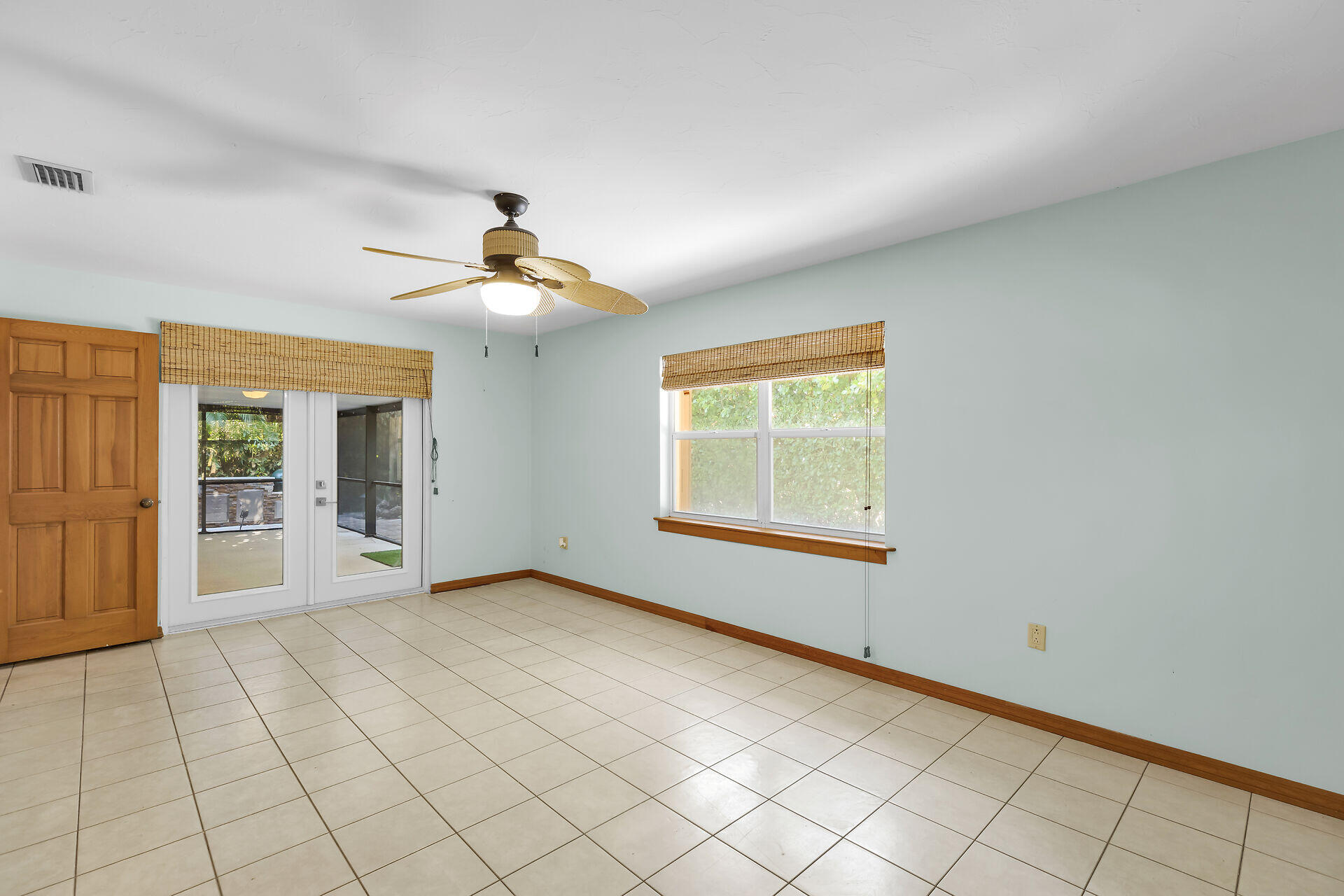 115 N Bahama Drive Property Photo 24