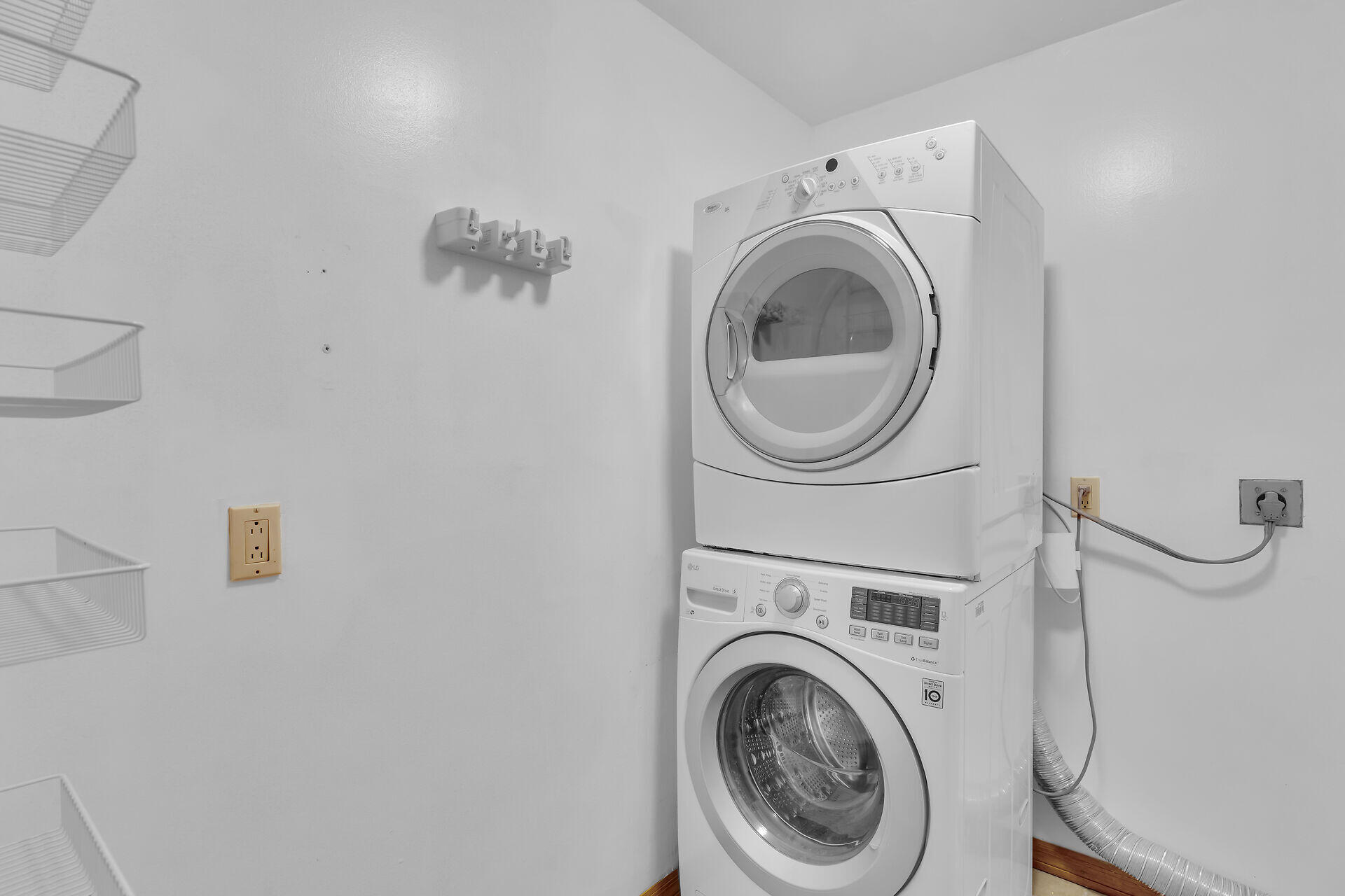 115 N Bahama Drive Property Photo 29