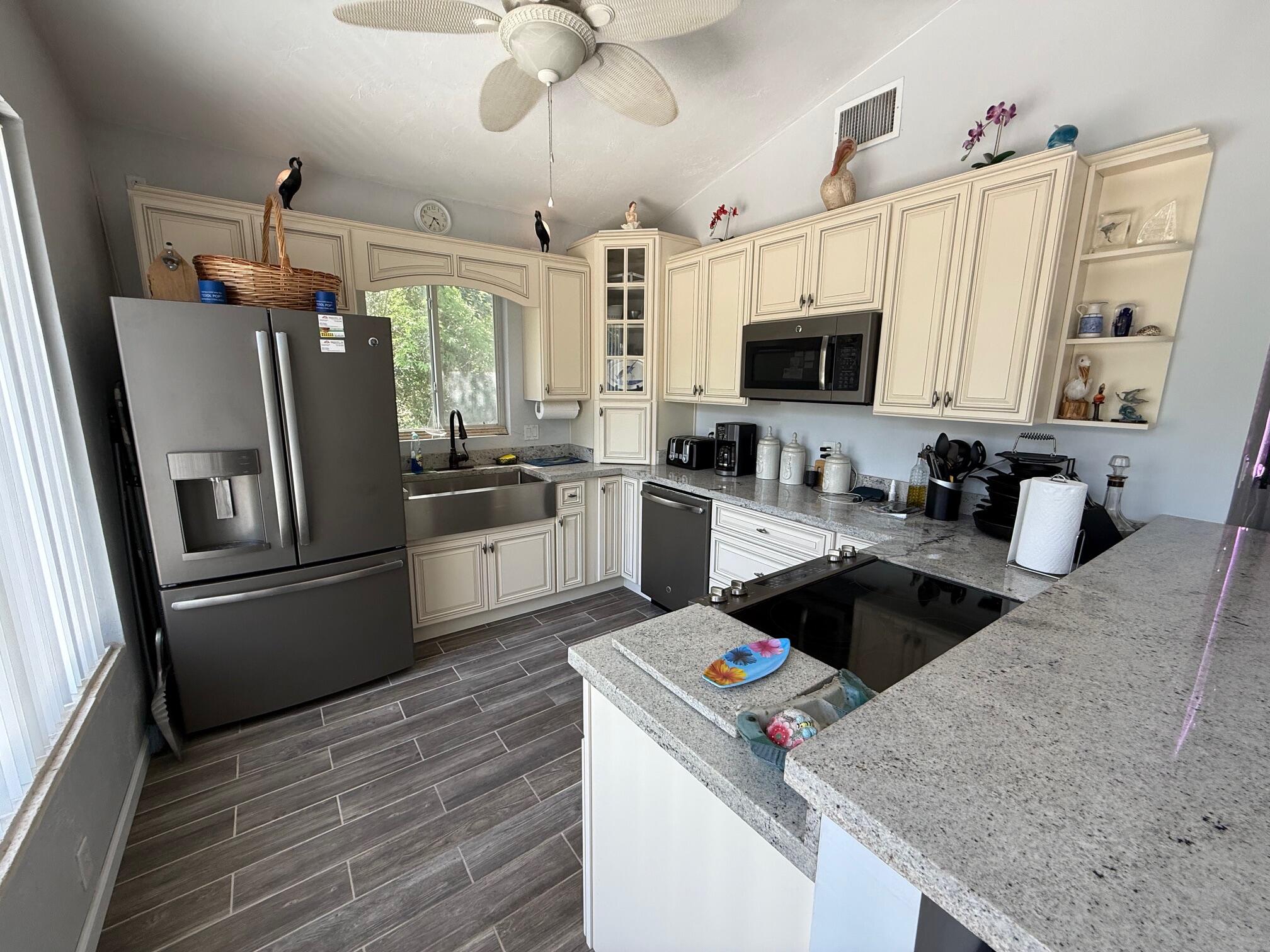 313 Bayview Avenue Property Photo 5