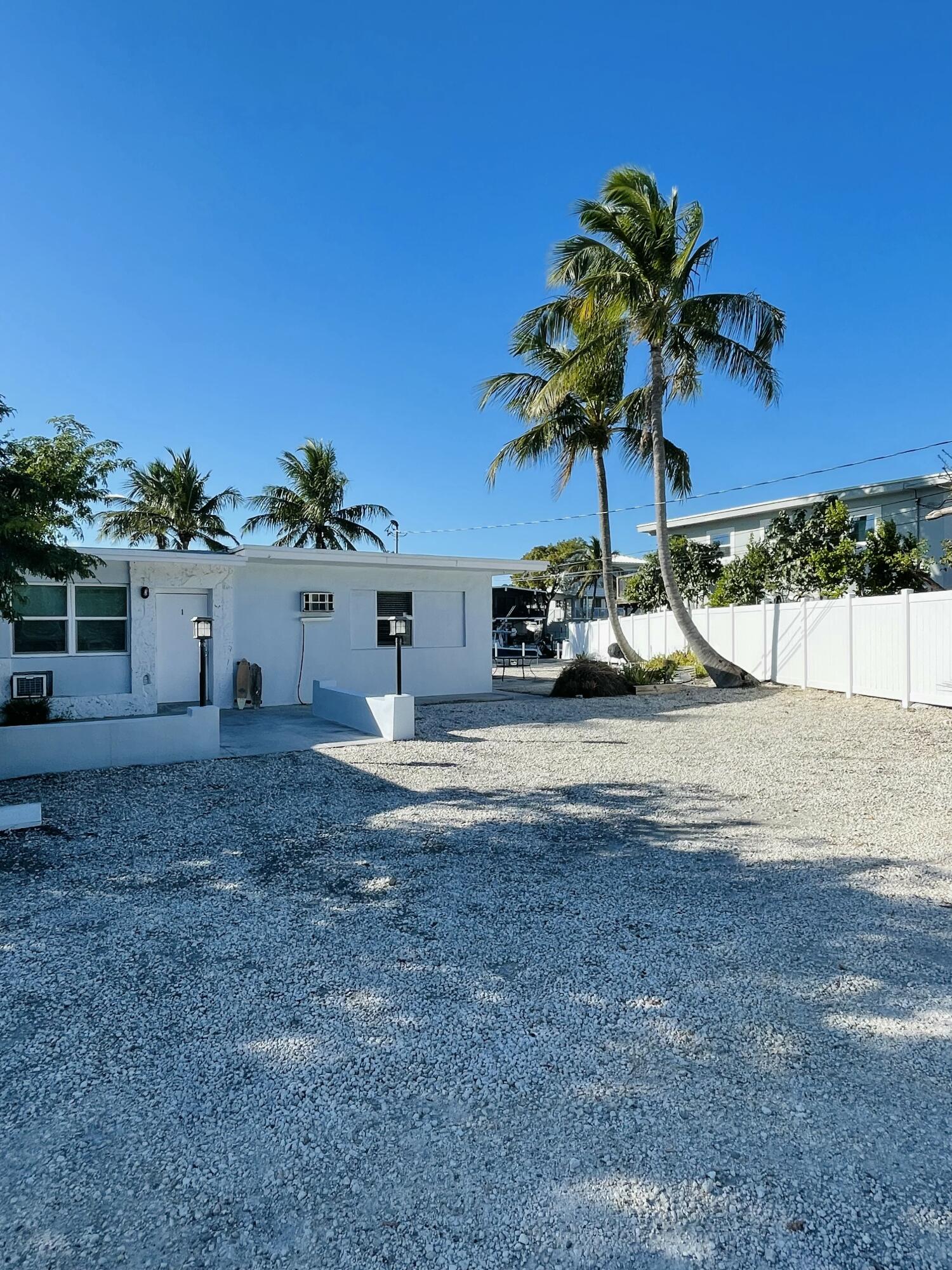 195 Gardenia Street, 6 Property Photo 3