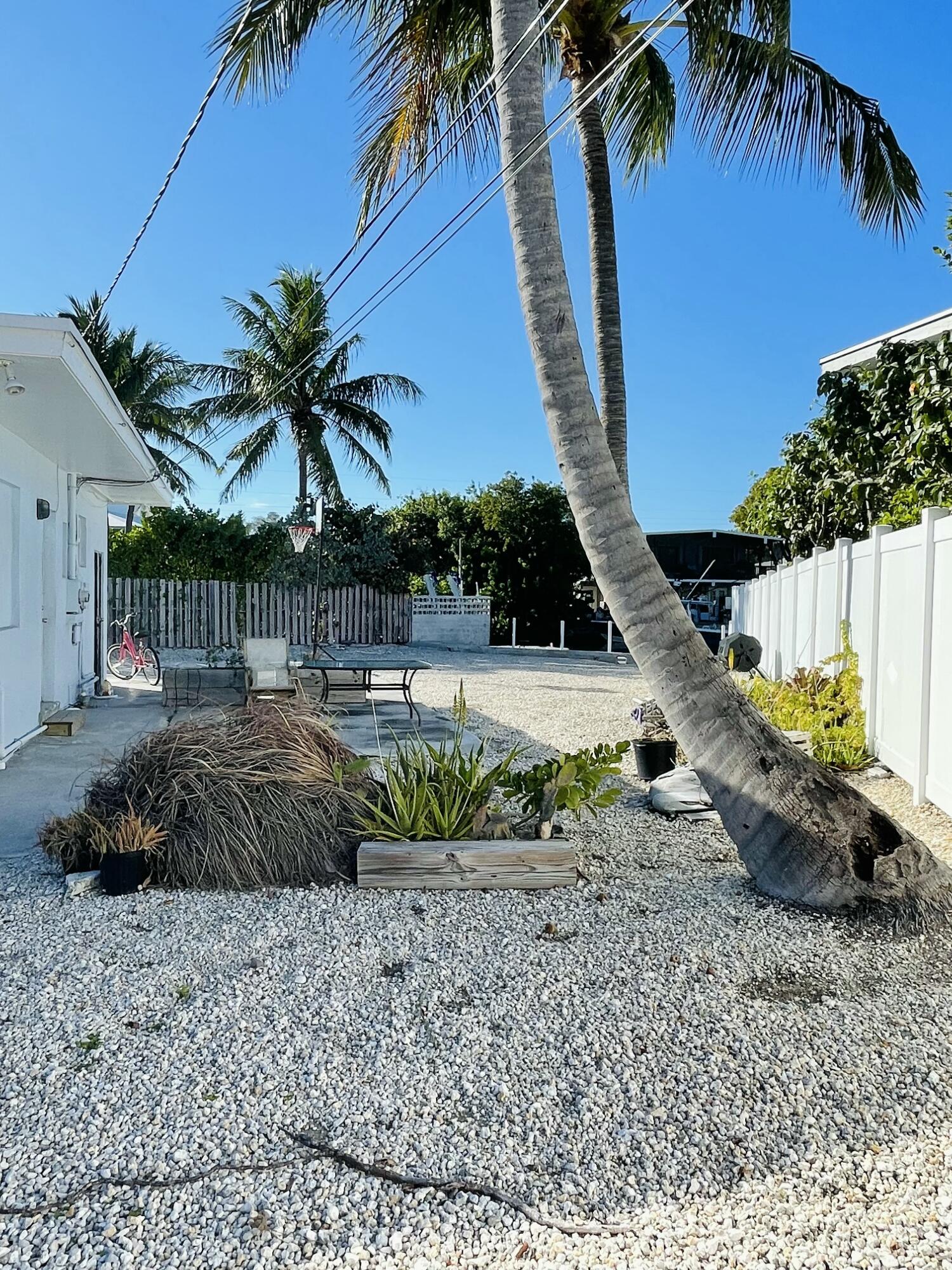 195 Gardenia Street, 6 Property Photo 5