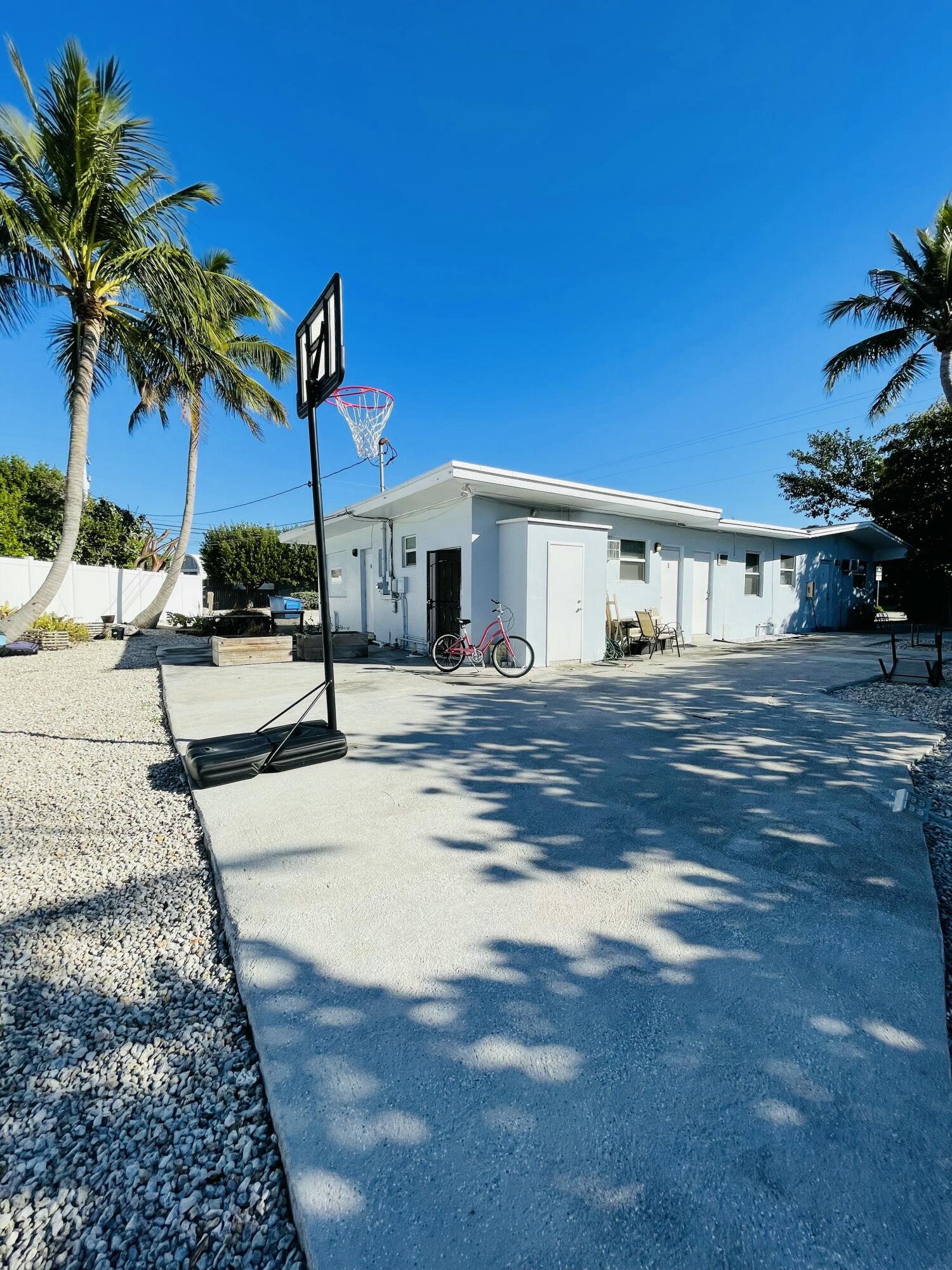 195 Gardenia Street, 6 Property Photo 11