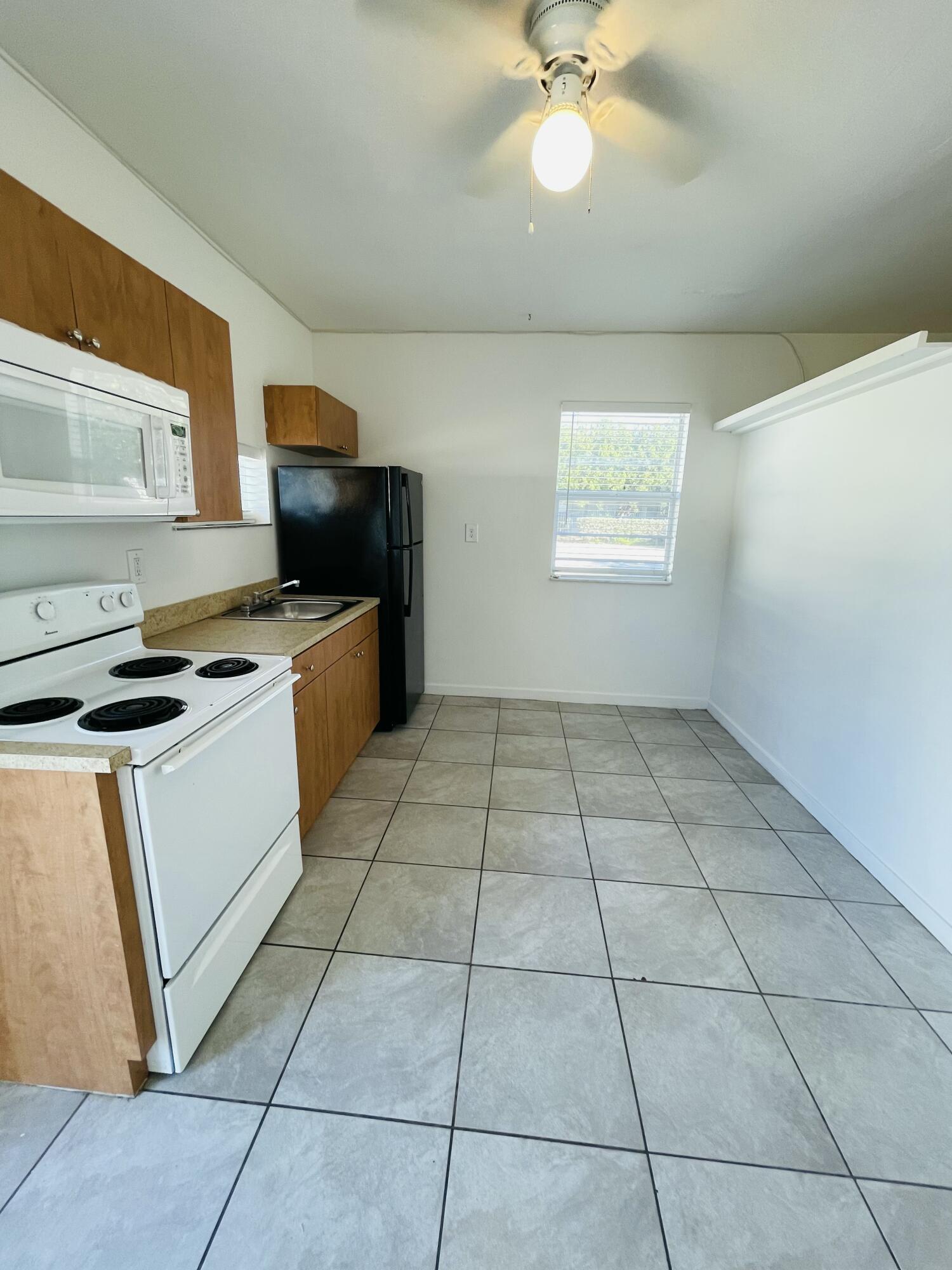 195 Gardenia Street, 6 Property Photo 24