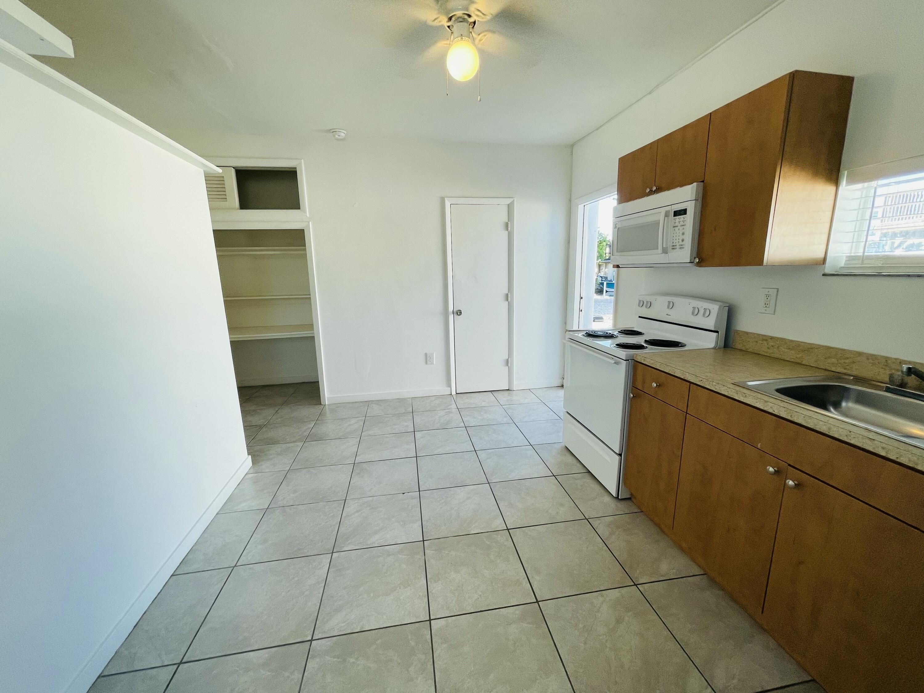 195 Gardenia Street, 6 Property Photo 28