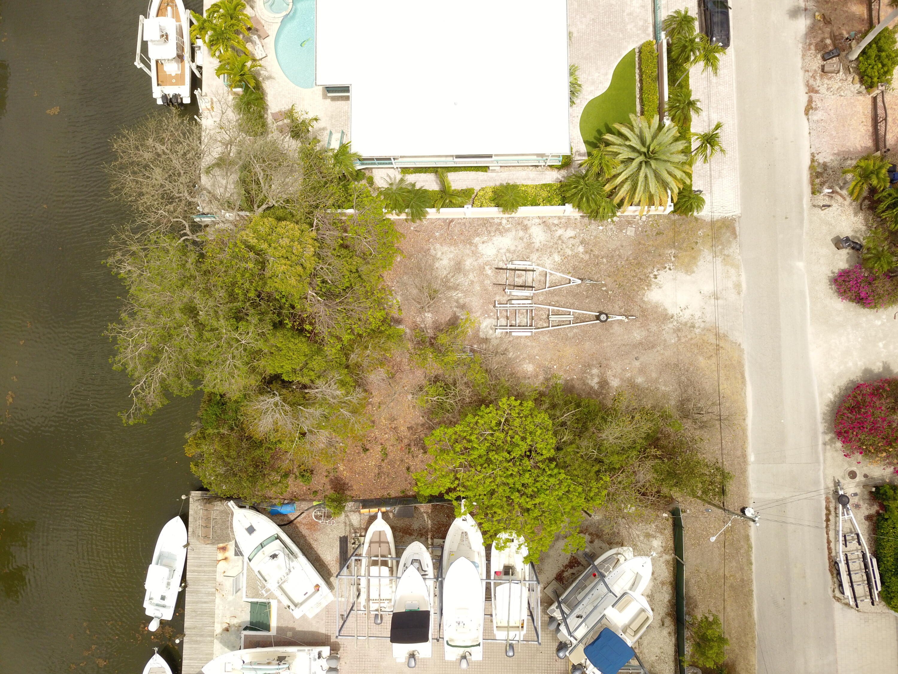 8 S Exuma Road Property Photo 3