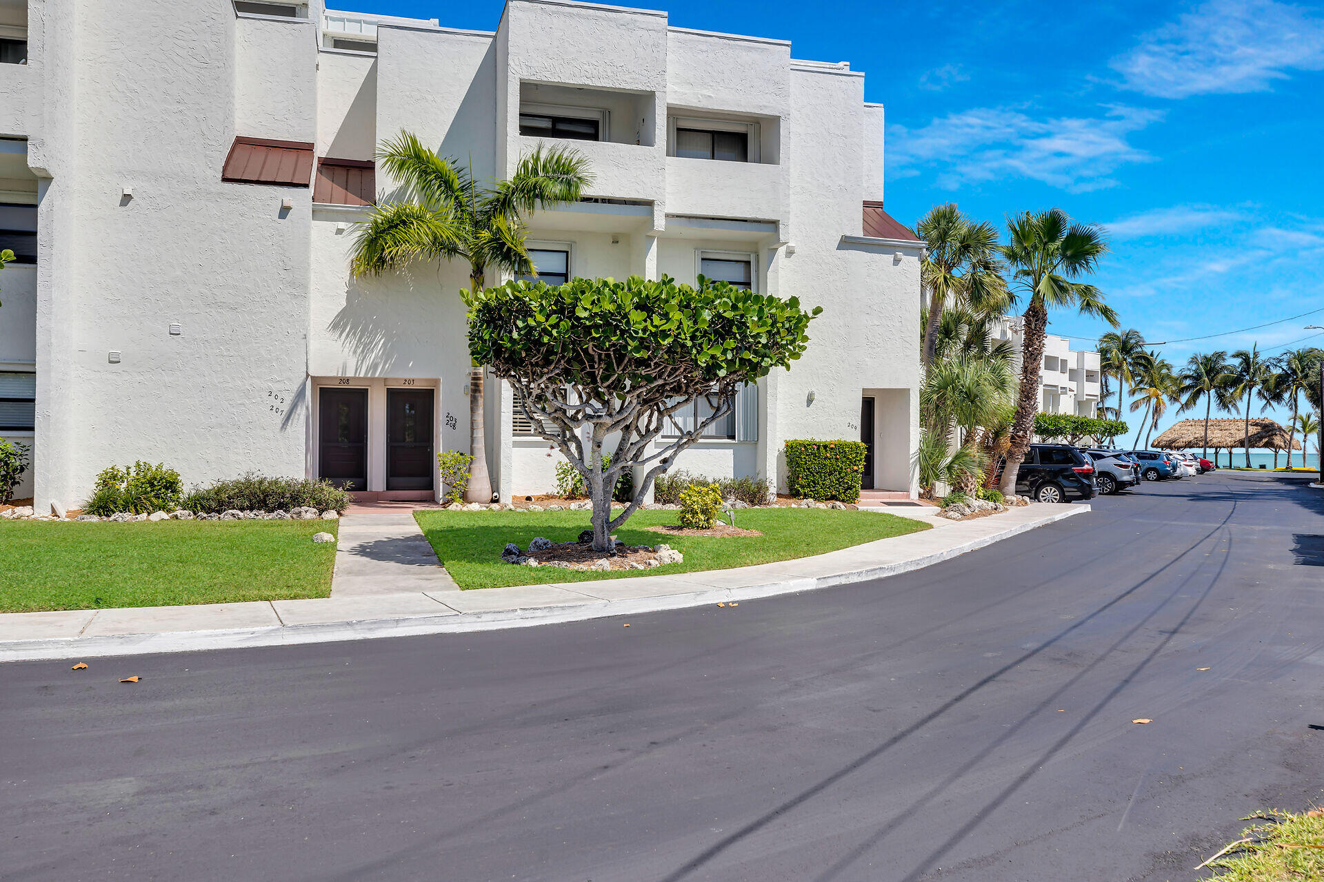 601 W Ocean Drive, 203a Property Photo 6