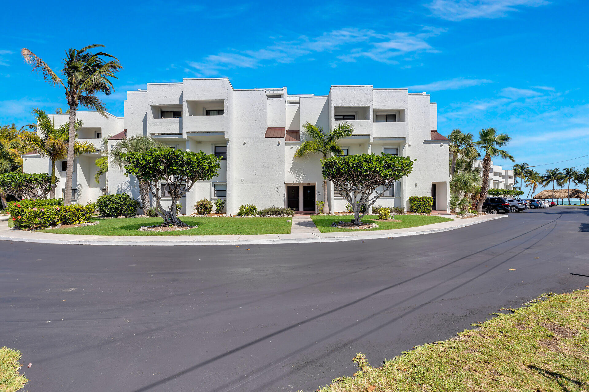 601 W Ocean Drive, 203a Property Photo 7