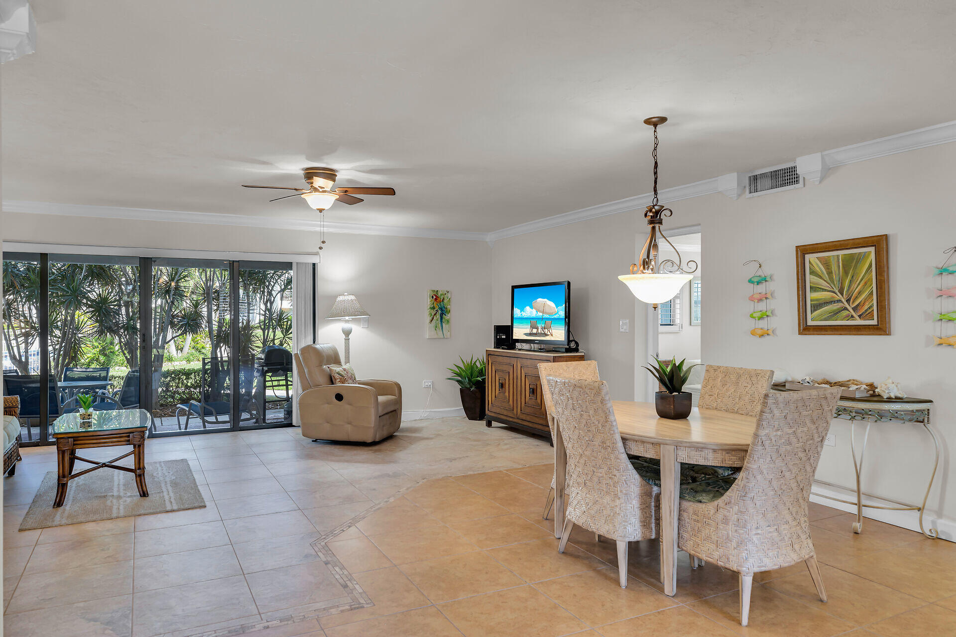 601 W Ocean Drive, 203a Property Photo 8