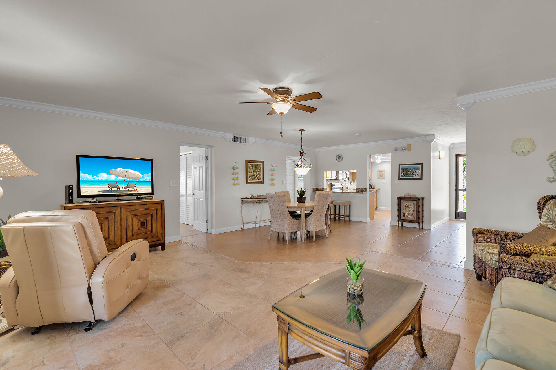 601 W Ocean Drive, 203a Property Photo 11