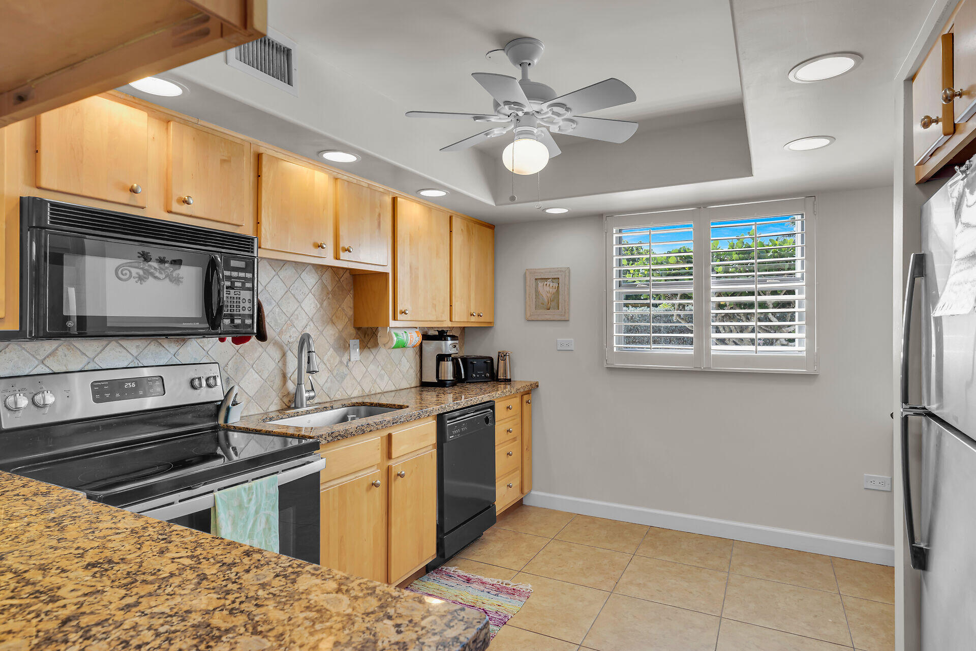 601 W Ocean Drive, 203a Property Photo 15