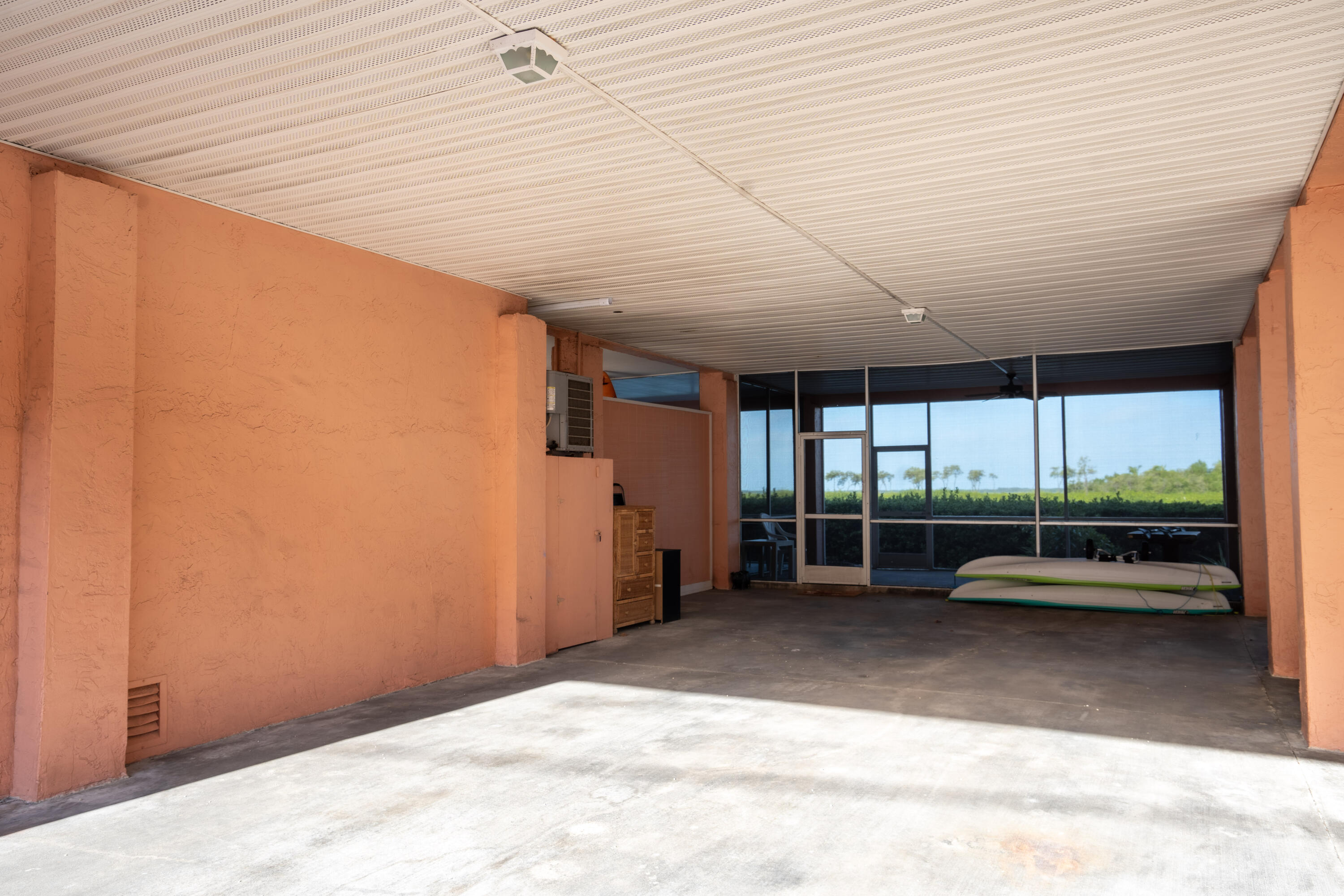 9842 Leeward Avenue Property Photo 7