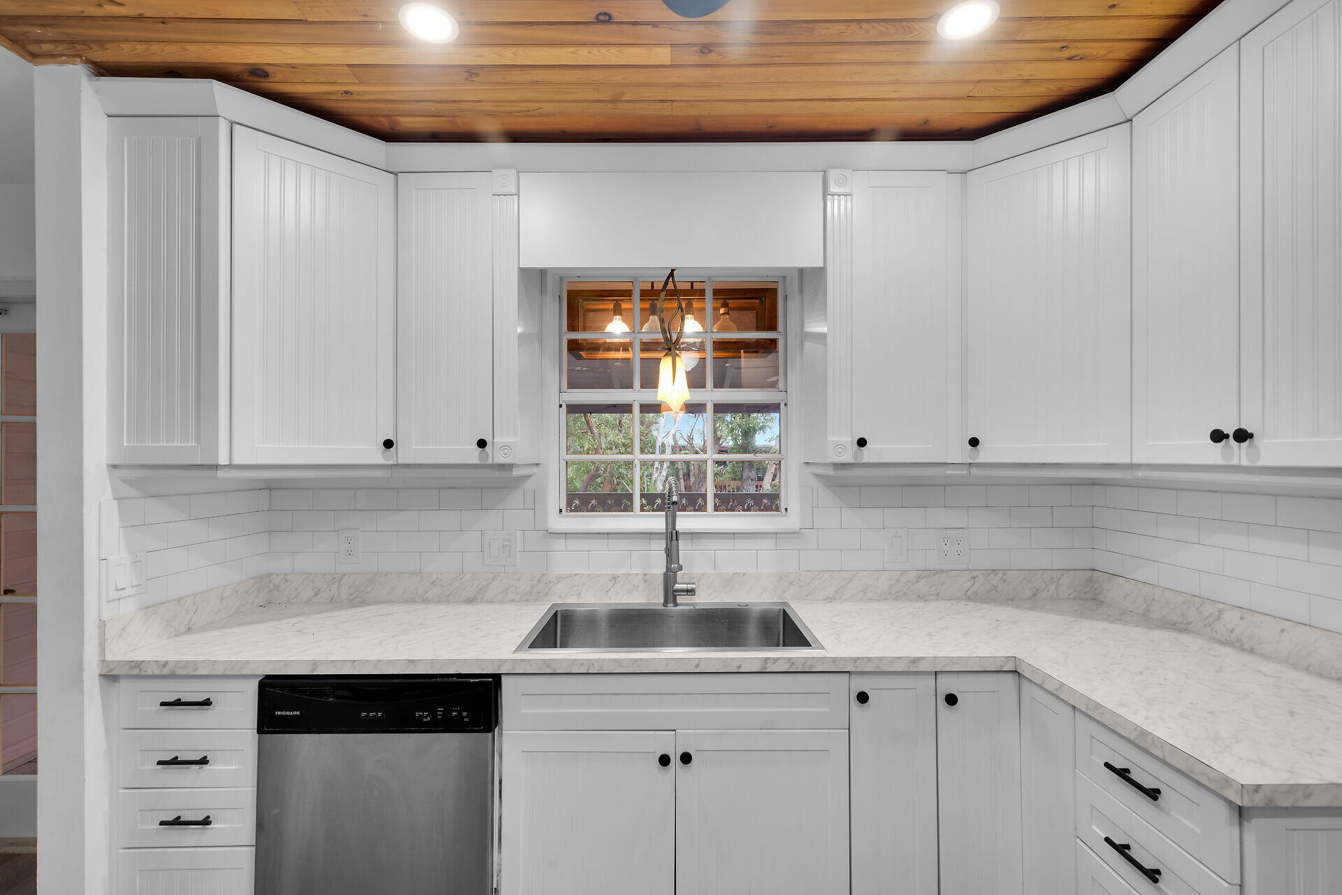 71 N Bay Harbor Drive Property Photo 12