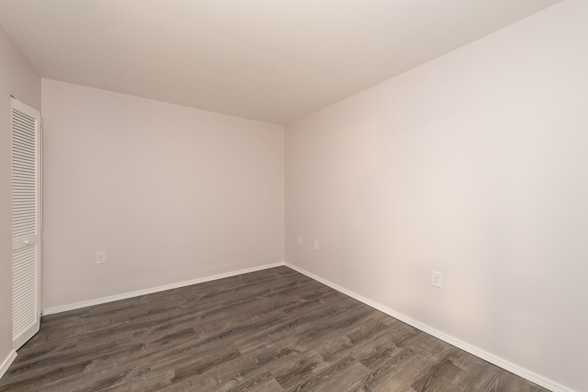 3930 S Roosevelt Boulevard, W202 Property Photo 8