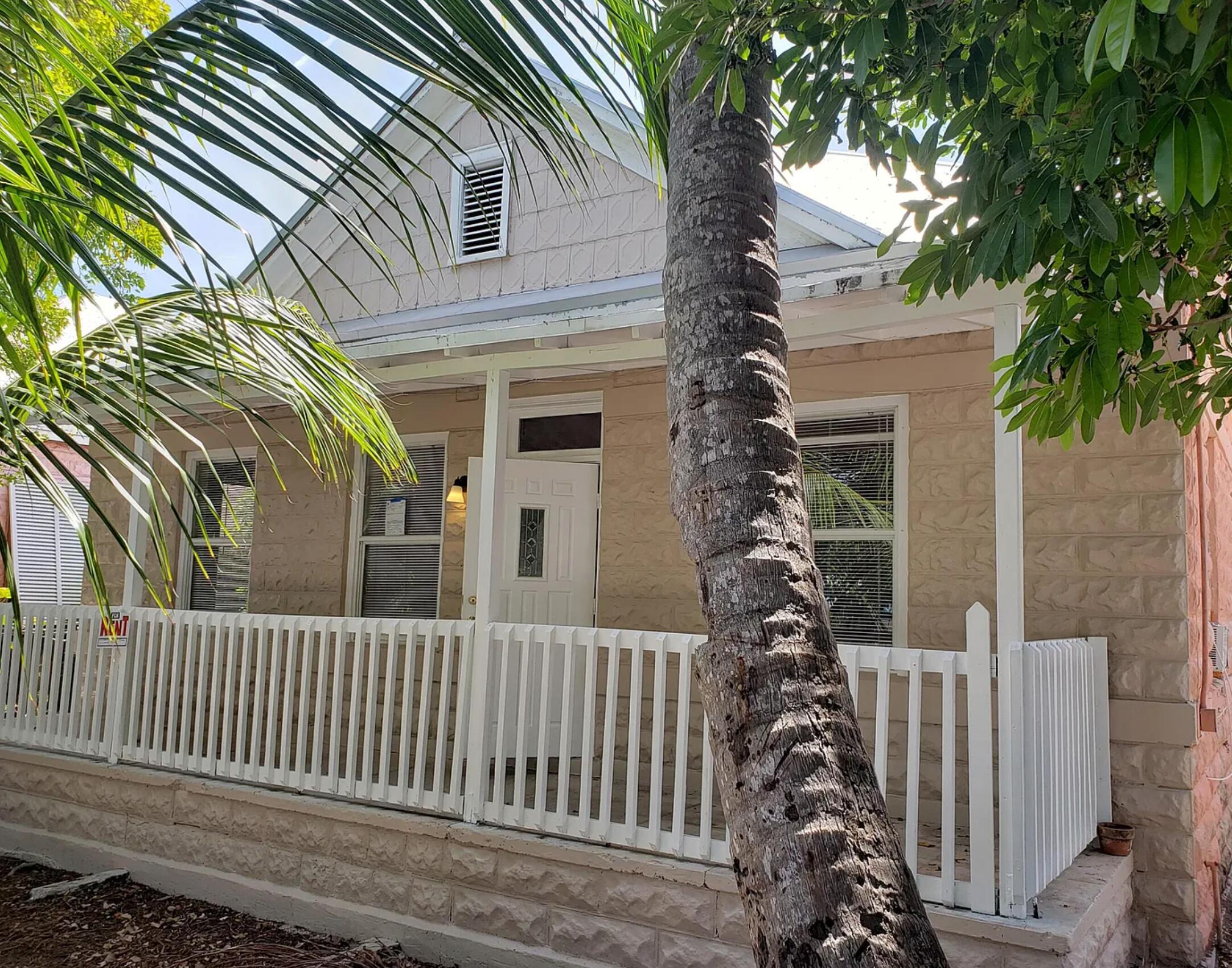 1916 Seidenberg Avenue Property Photo 1