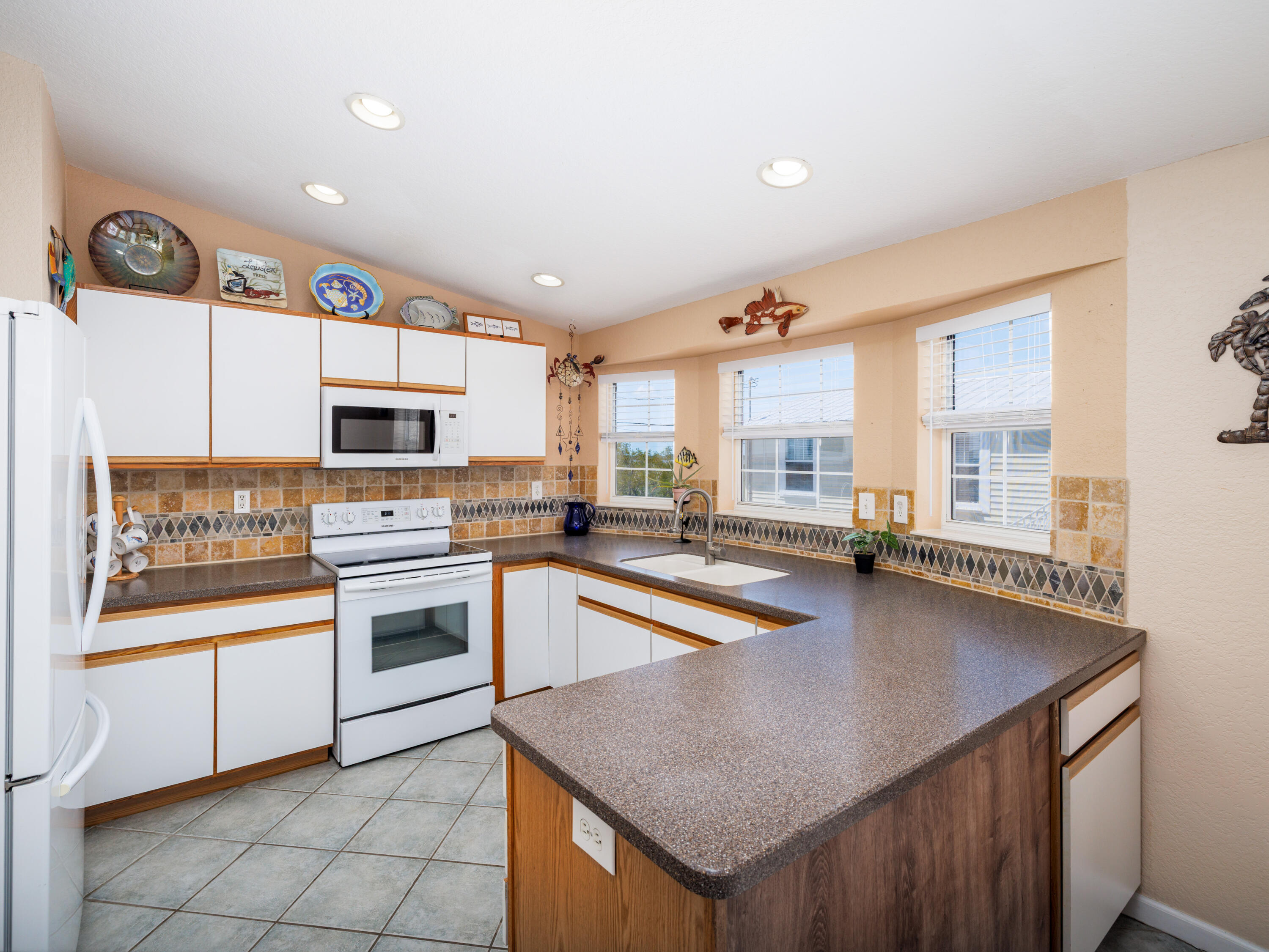 873 Indies Road Property Photo 10