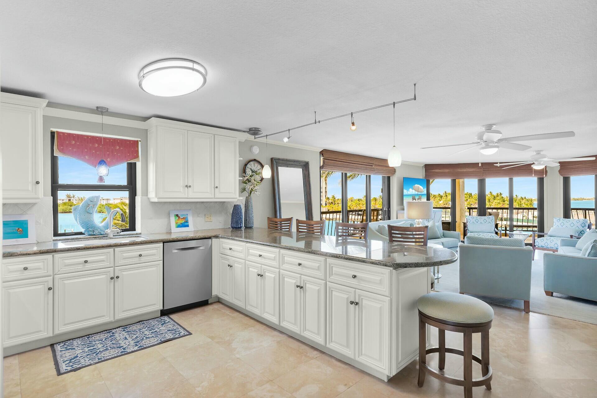101 E Ocean Drive, C401 Property Photo 4